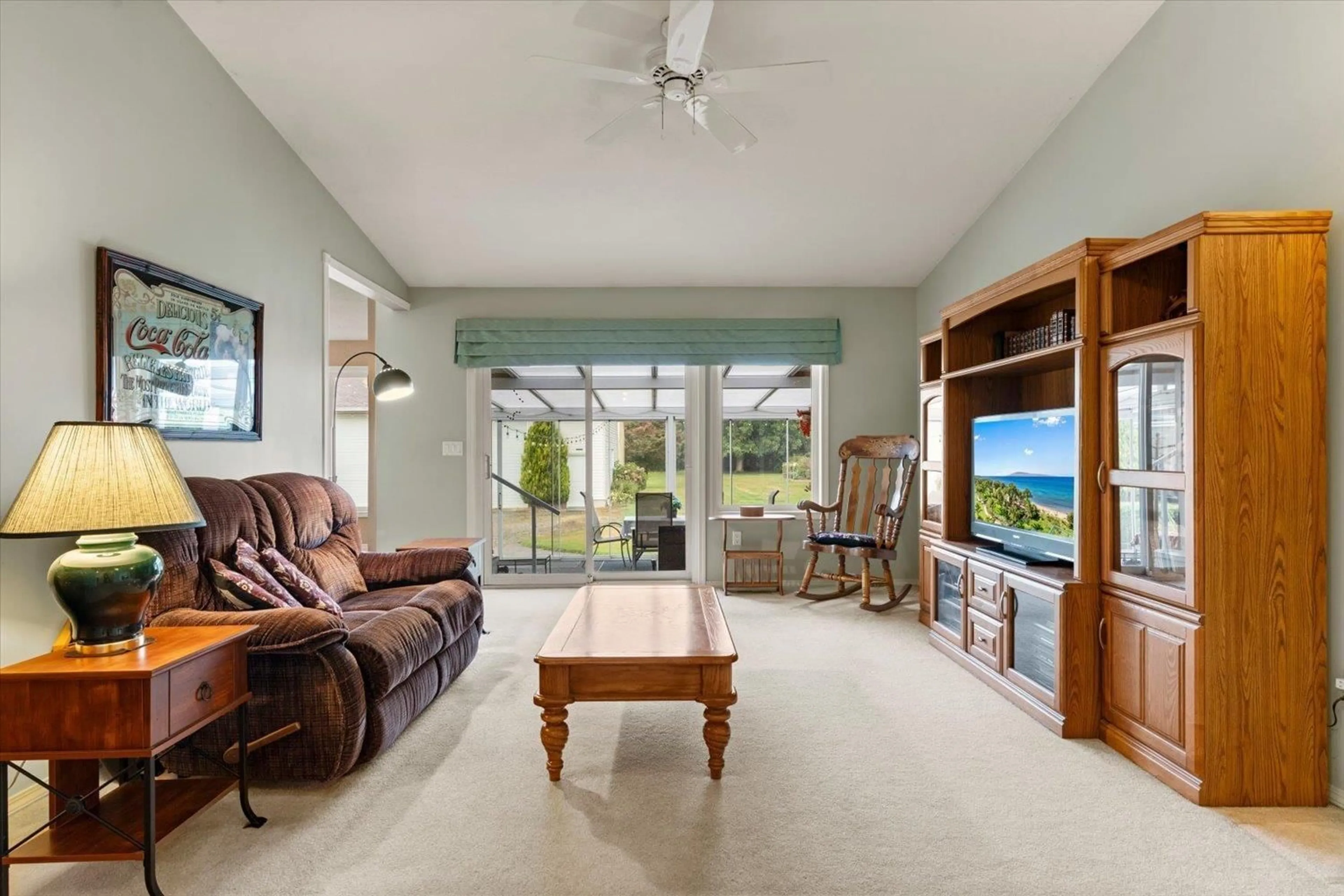 Living room with furniture, unknown for 42703 JANZEN ROAD, Sardis - Greendale British Columbia V2R4K4