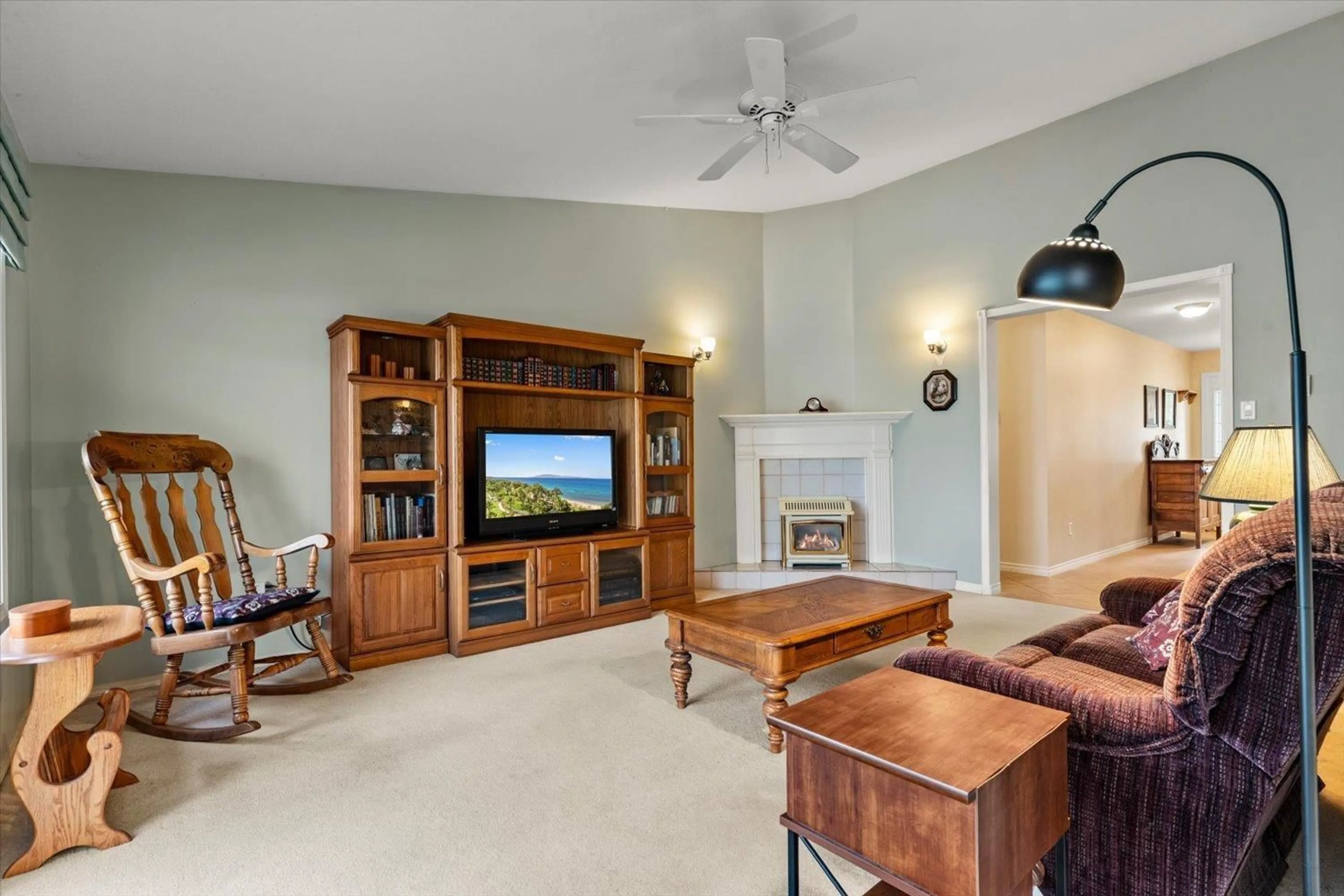Living room with furniture, unknown for 42703 JANZEN ROAD, Sardis - Greendale British Columbia V2R4K4