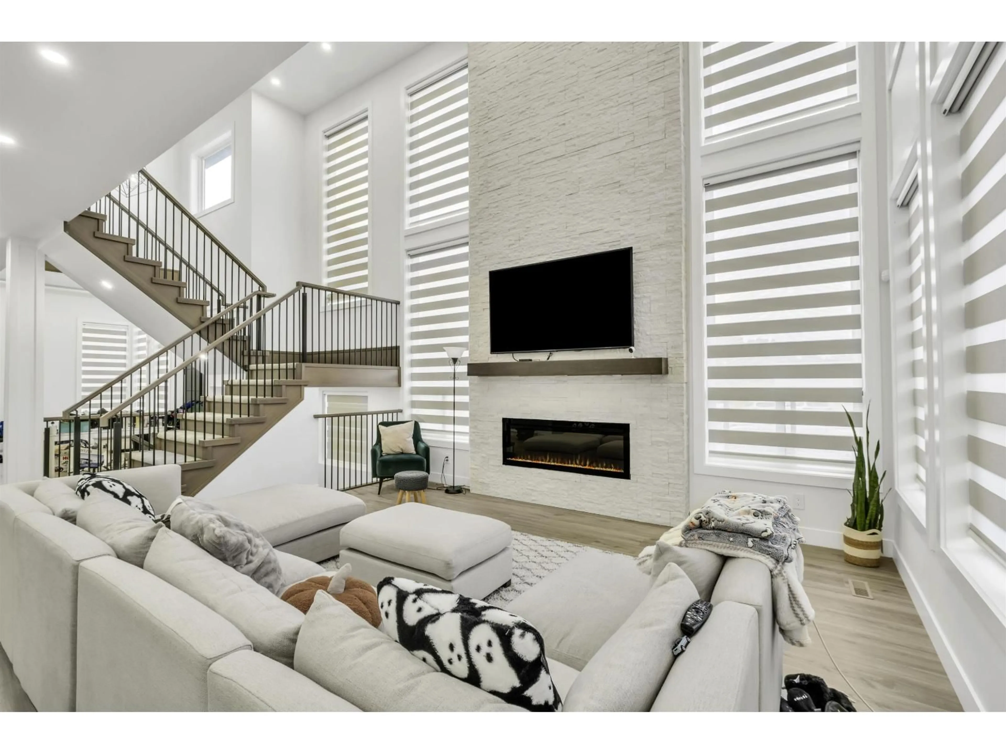 Home theater for 17284 61A AVENUE, Surrey British Columbia V3S4V7