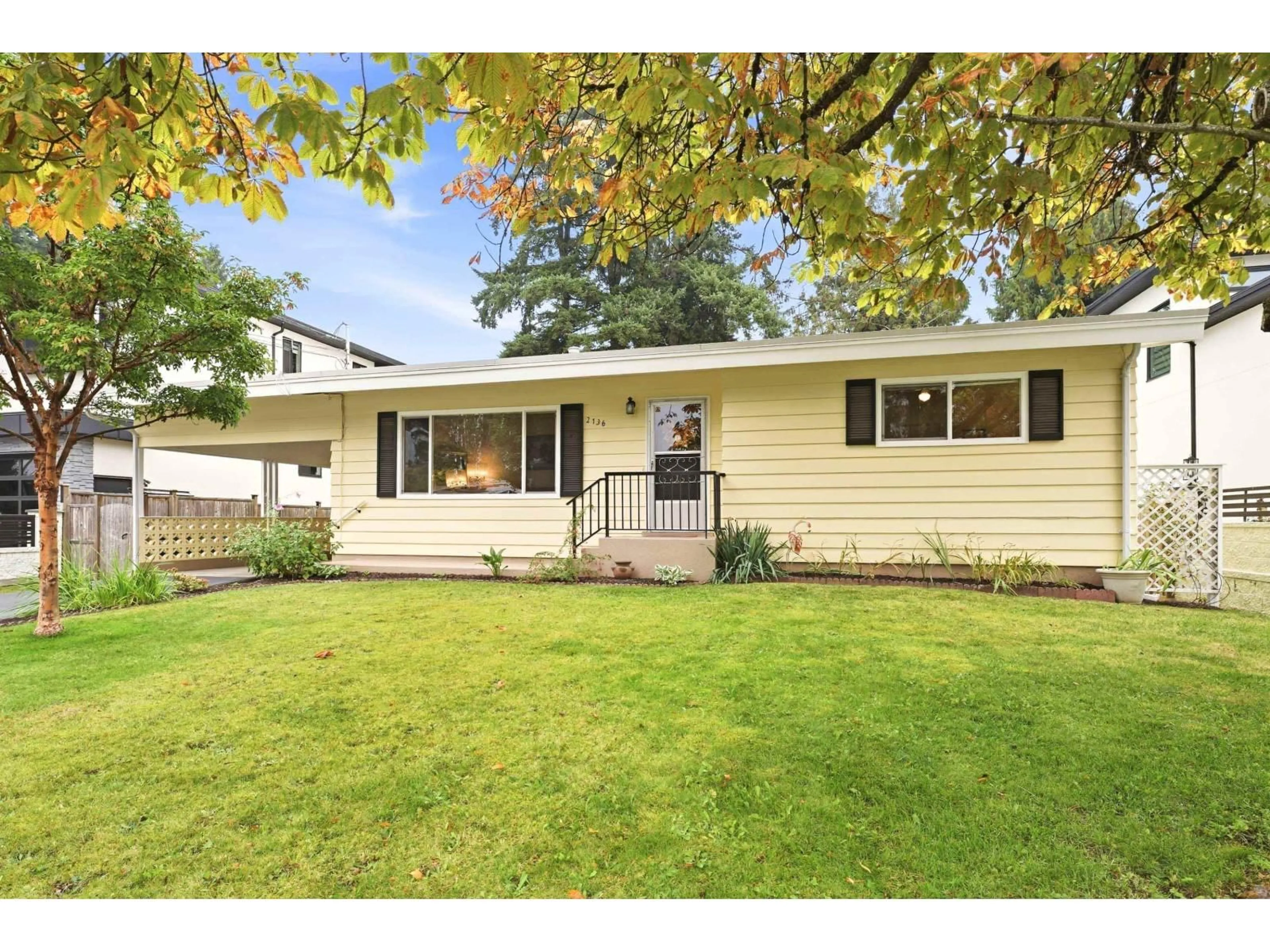 Home with vinyl exterior material, street for 2136 SHERWOOD CRESCENT, Abbotsford British Columbia V2T1B8