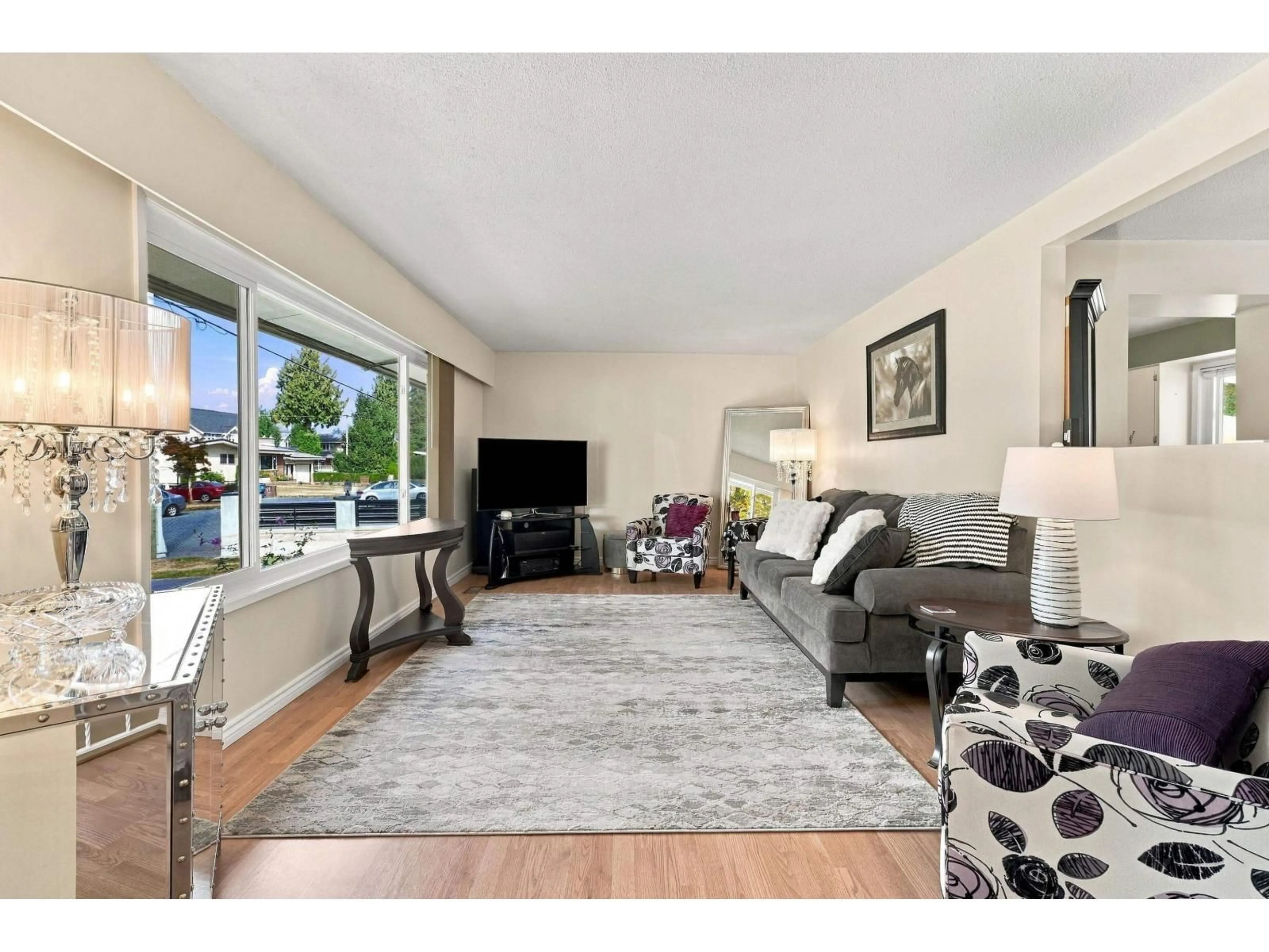 Living room with furniture, unknown for 2136 SHERWOOD CRESCENT, Abbotsford British Columbia V2T1B8