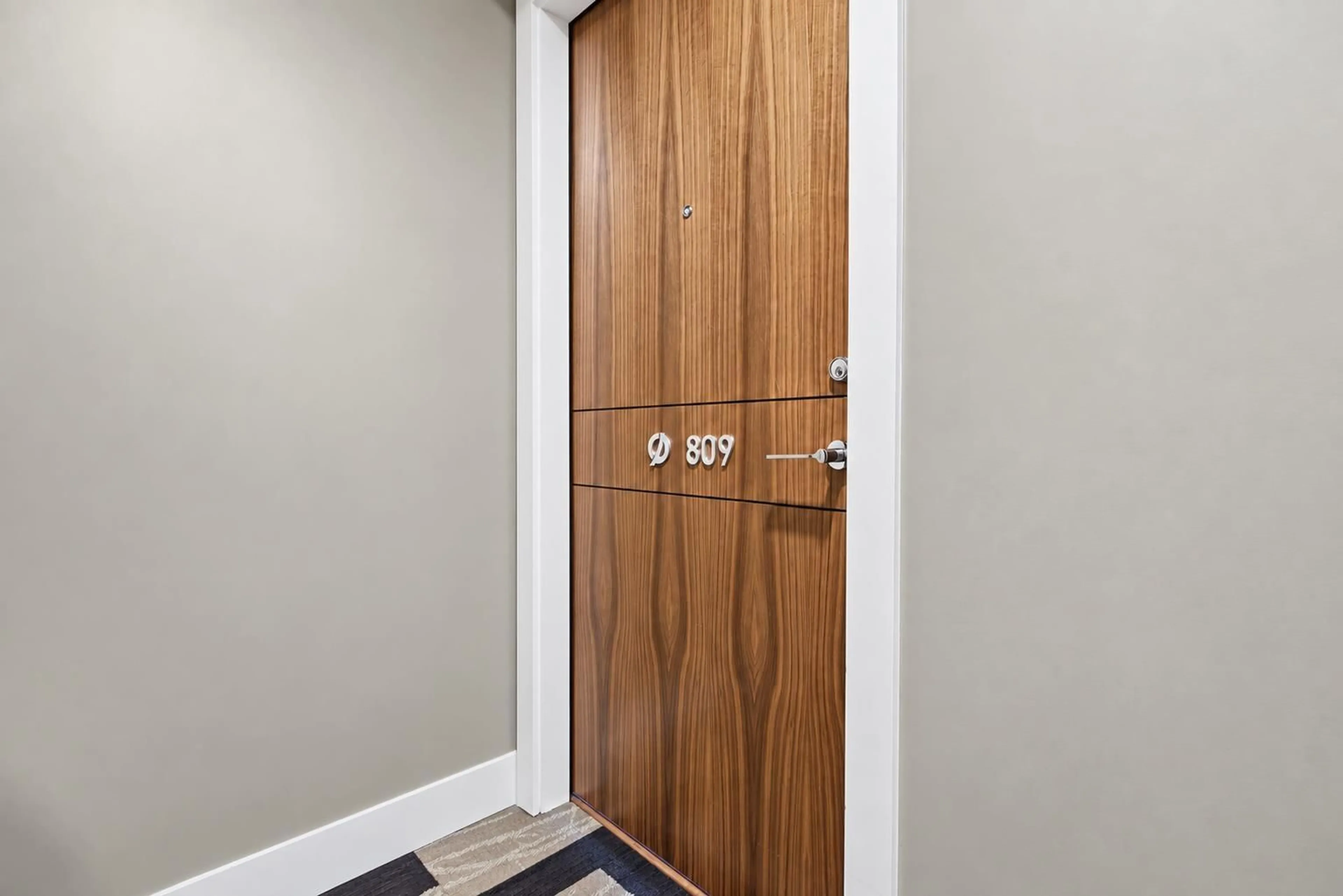 Indoor entryway for 809 - 13750 100 AVENUE, Surrey British Columbia V3T0L3