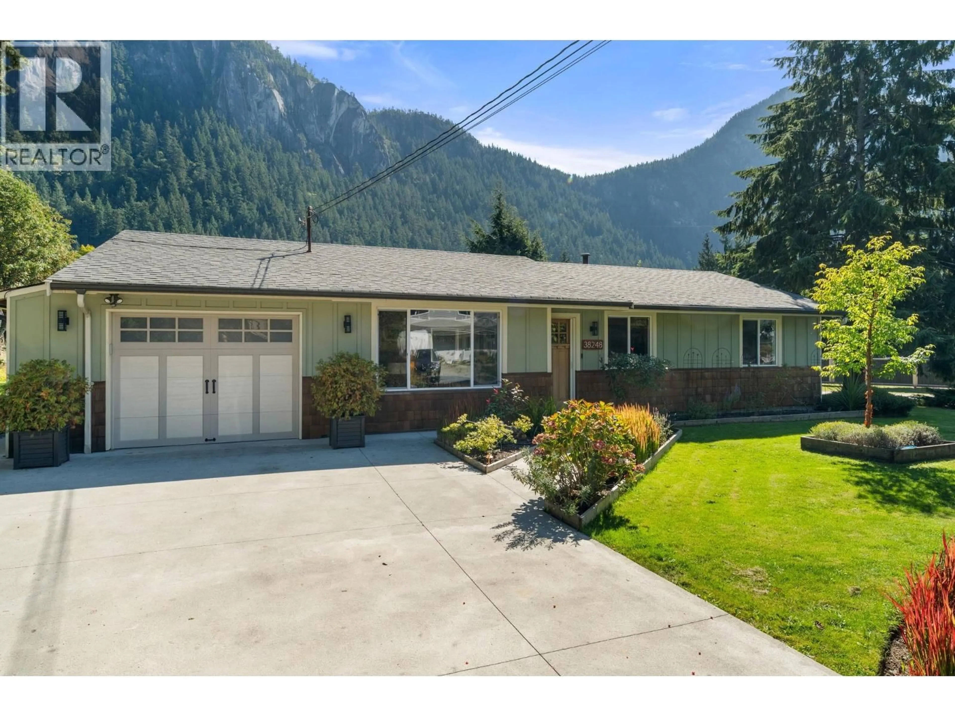 Unknown for 38248 HEMLOCK AVENUE, Squamish British Columbia V8B0X1