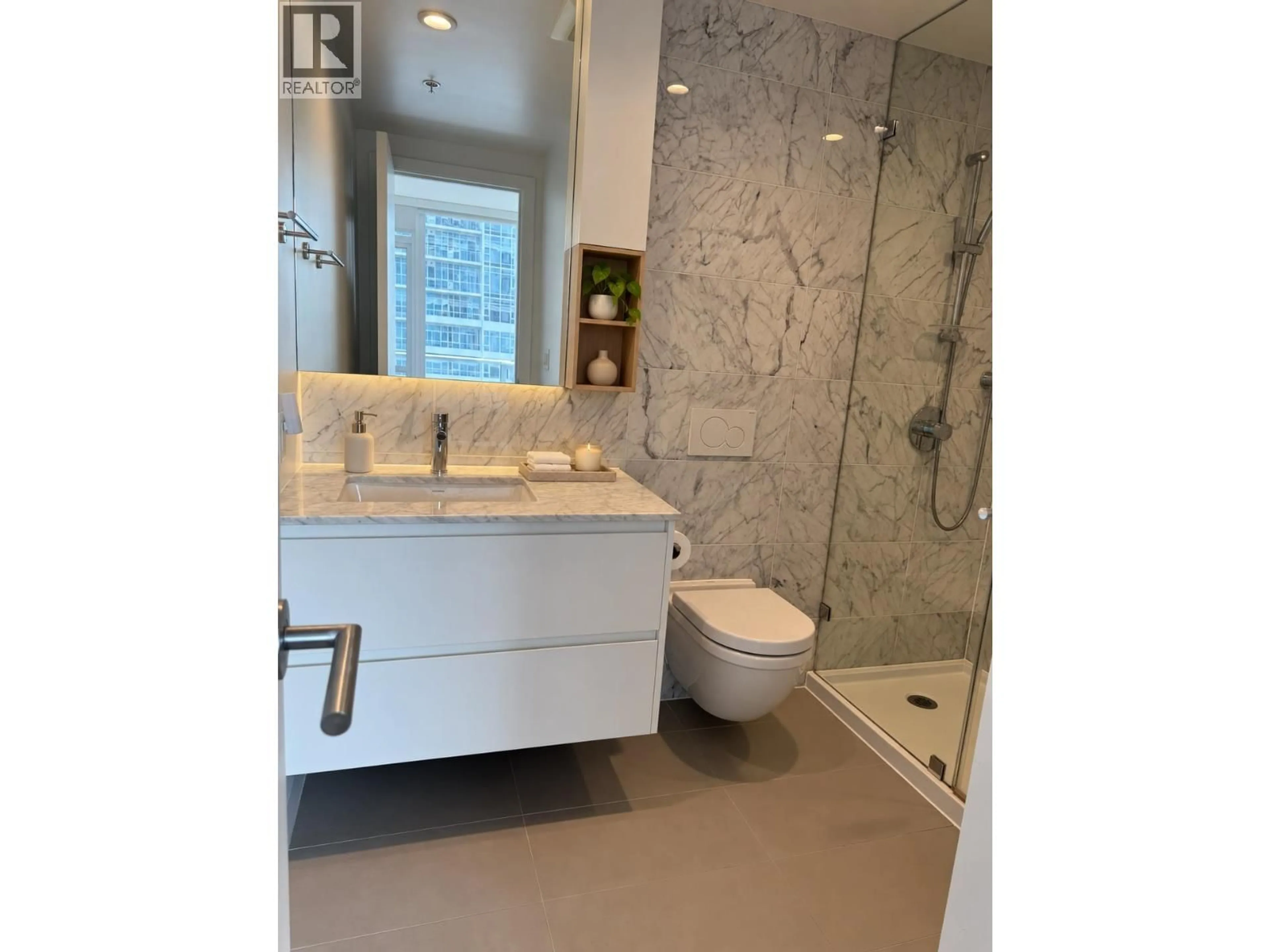 Contemporary bathroom, ceramic/tile floor for 3304 - 6000 MCKAY AVENUE, Burnaby British Columbia V5H0K2