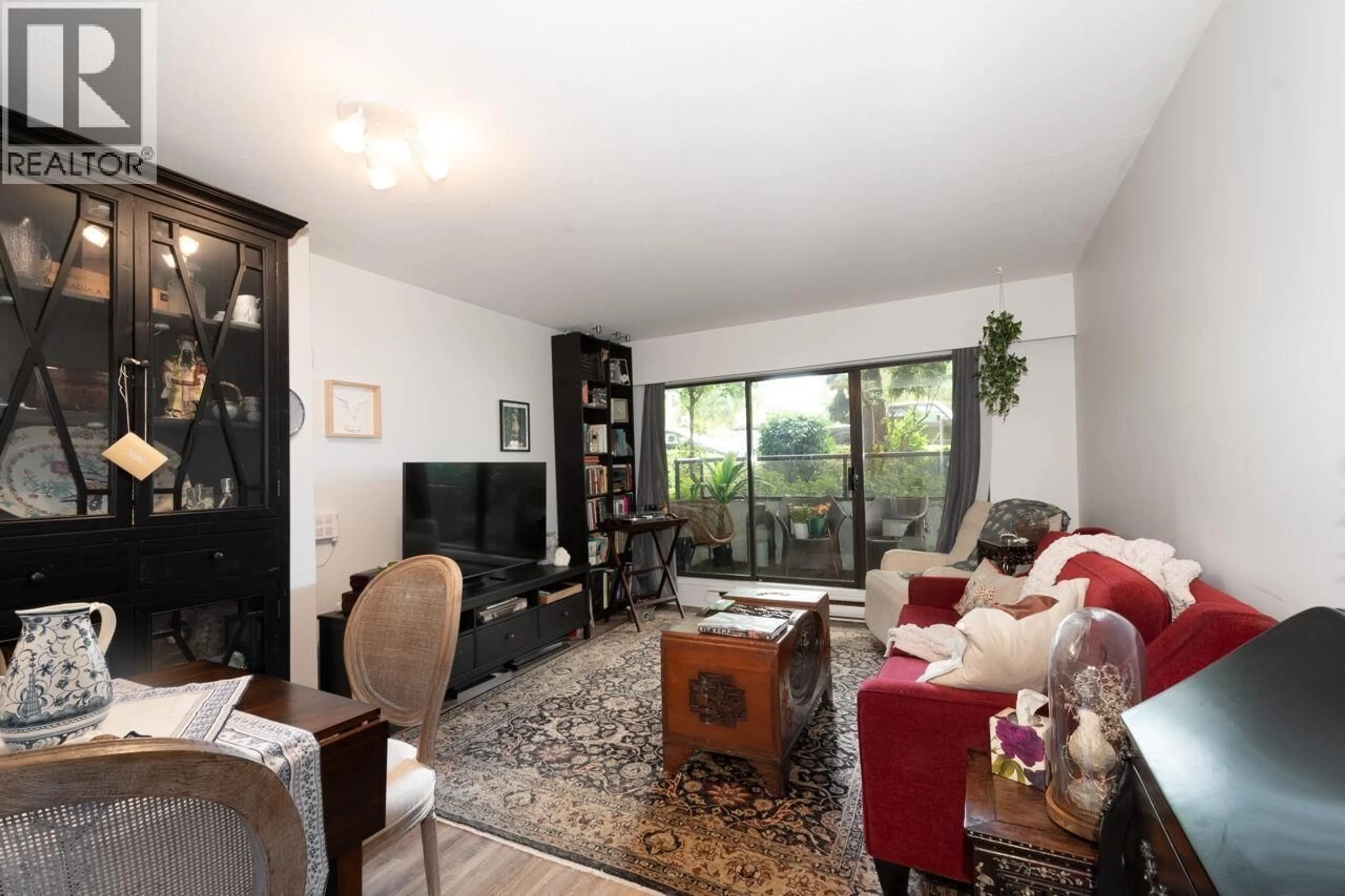 Living room with furniture, wood/laminate floor for 105 - 2222 PRINCE EDWARD STREET, Vancouver British Columbia V5T4M6