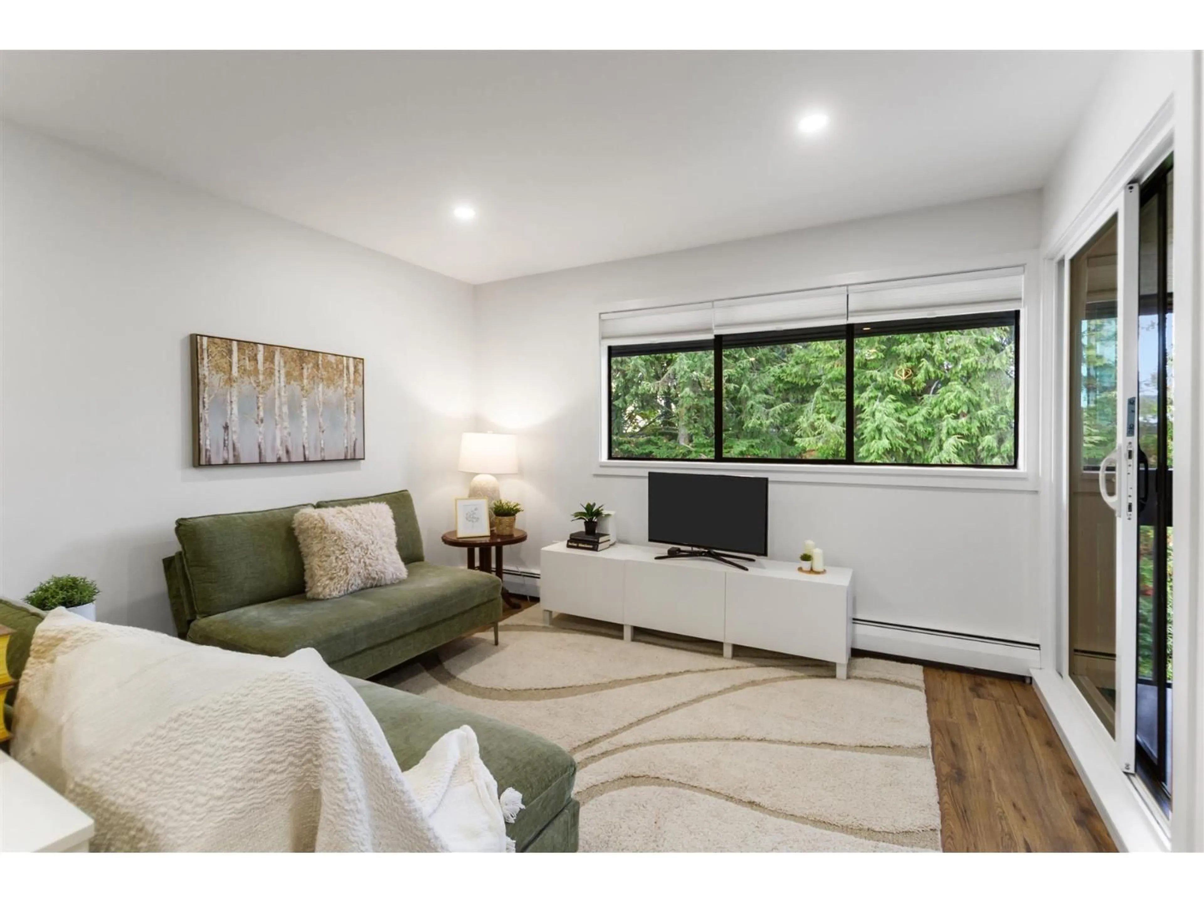 Living room with furniture, unknown for 301 - 1561 VIDAL STREET, White Rock British Columbia V4B5A7