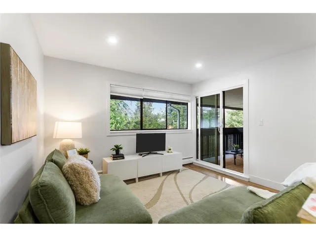 301 - 1561 VIDAL STREET, White Rock 2