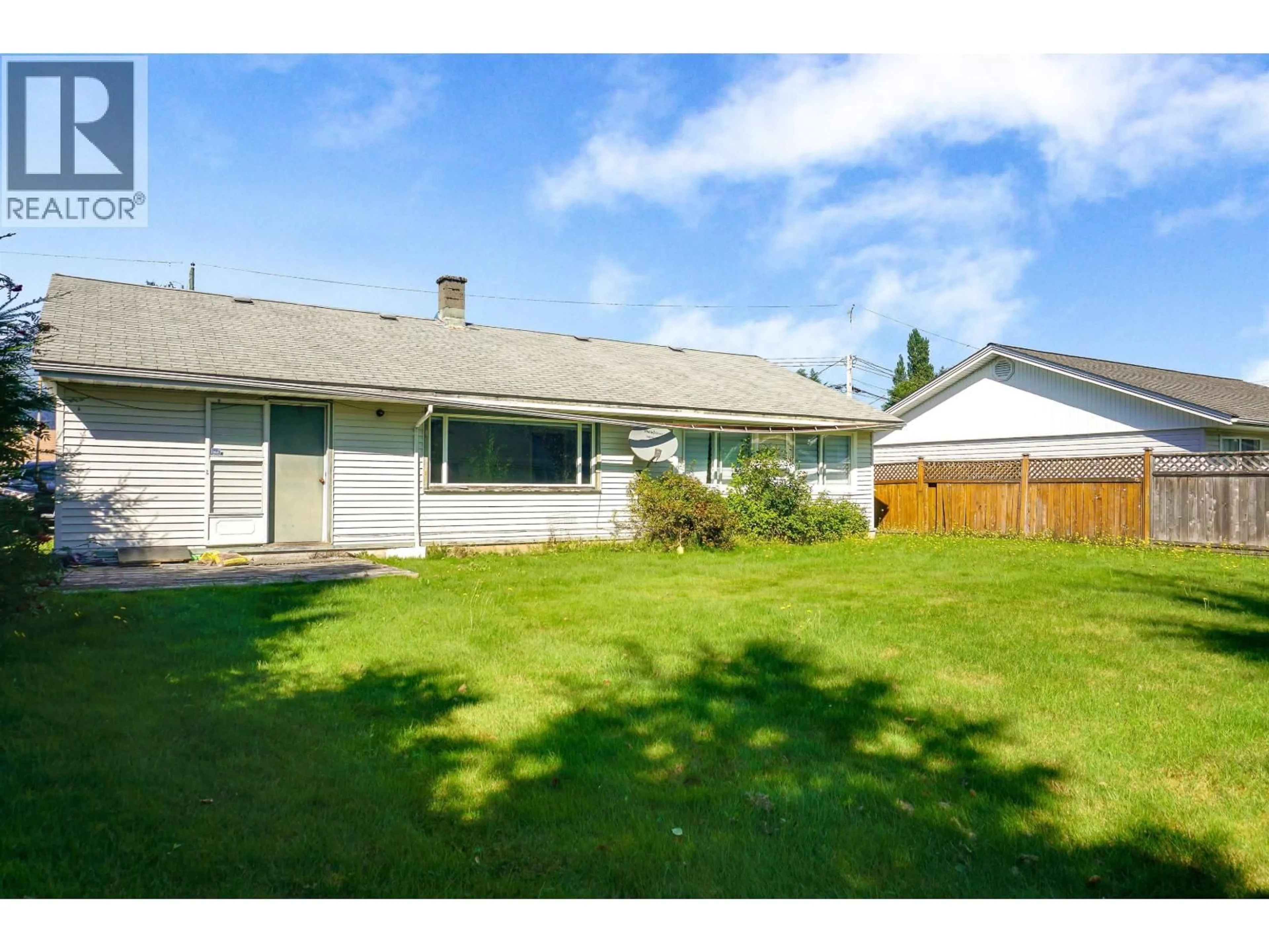 A pic from outside/outdoor area/front of a property/back of a property/a pic from drone, unknown for 18 YUKON STREET, Kitimat British Columbia V8C1Z2