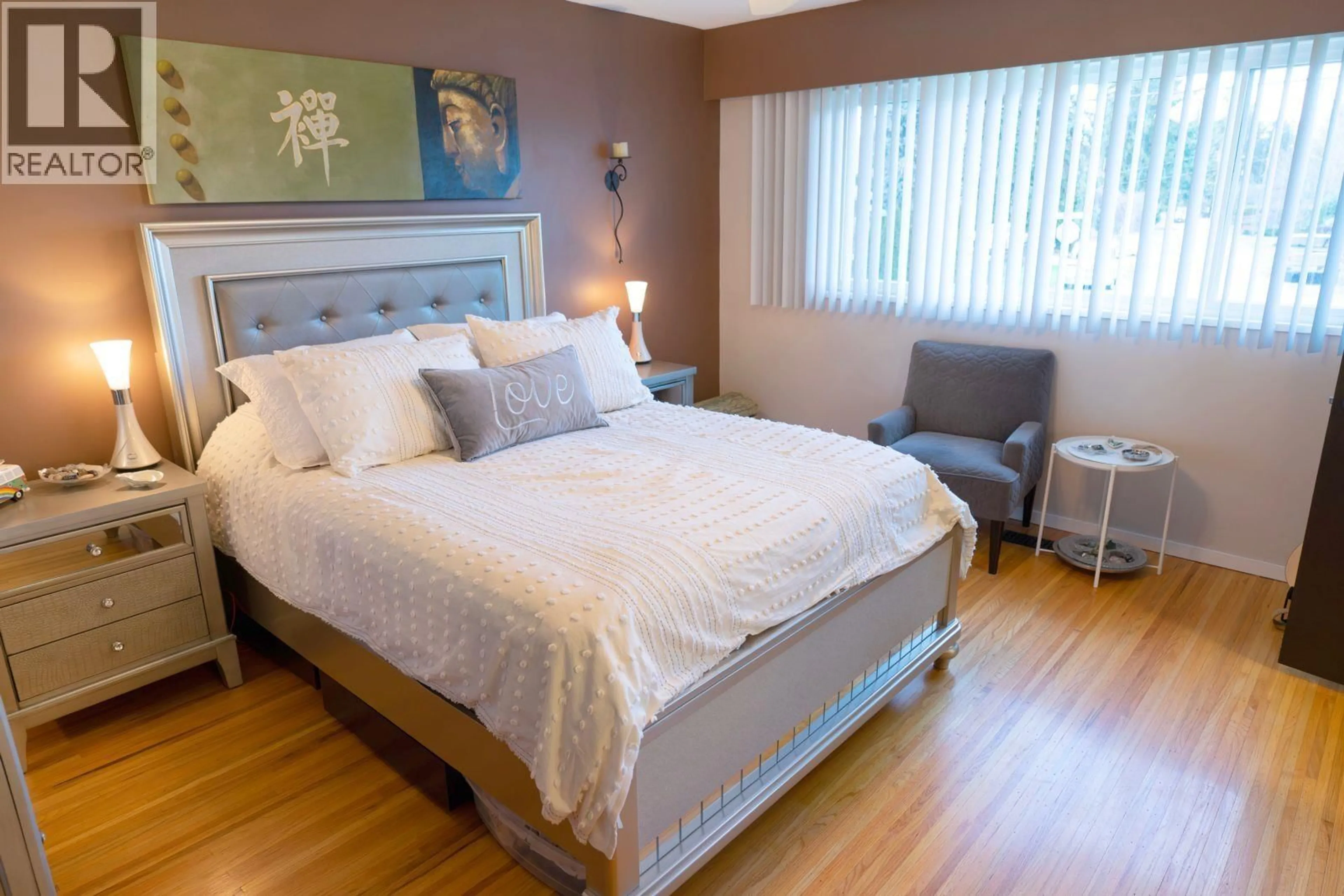 Bedroom with bed, wood/laminate floor for 21776 MOUNTAINVIEW CRESCENT, Maple Ridge British Columbia V2X3V1