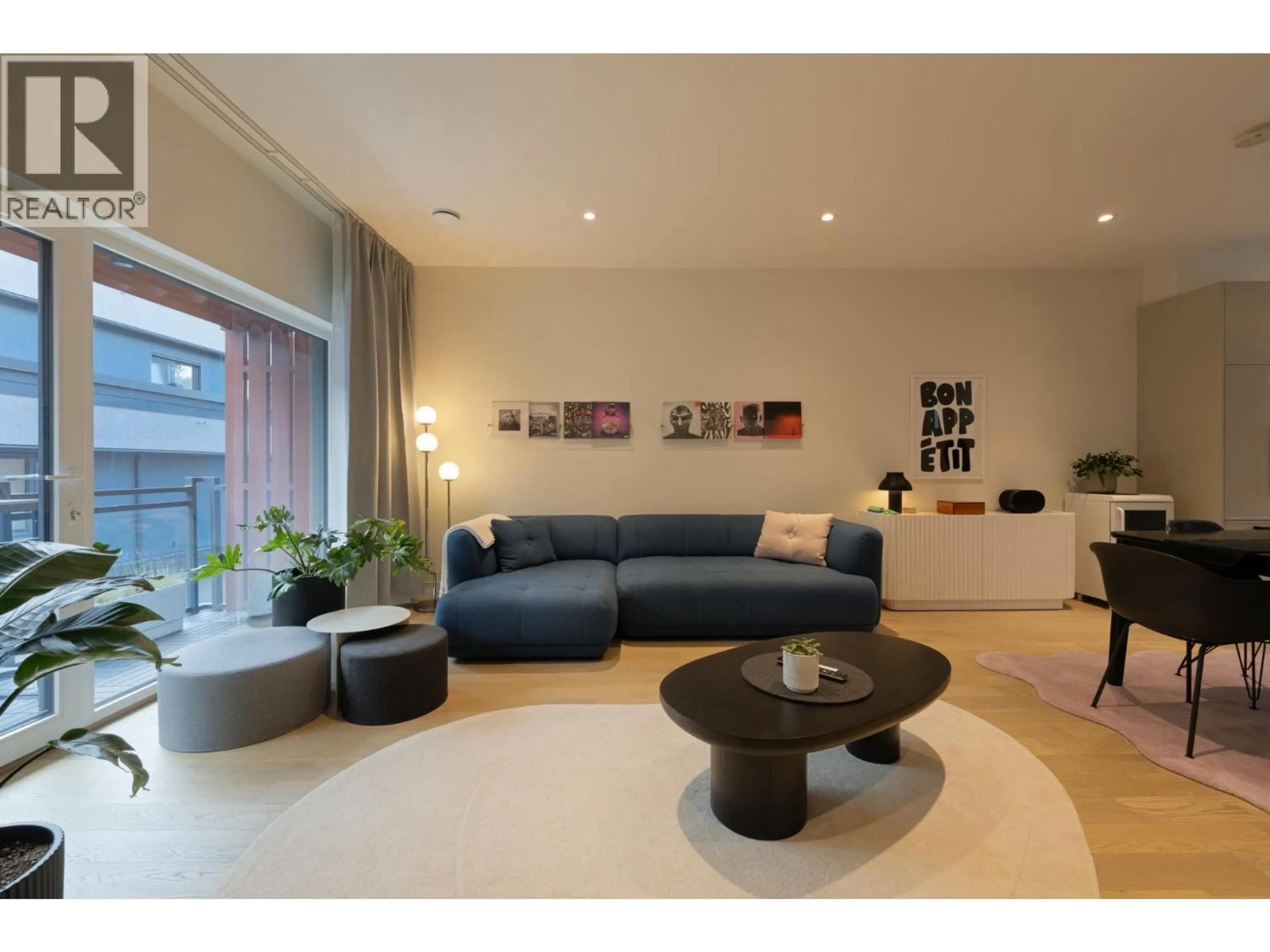 Living room with furniture, unknown for 24 - 632 3RD STREET, North Vancouver British Columbia V7L0J1