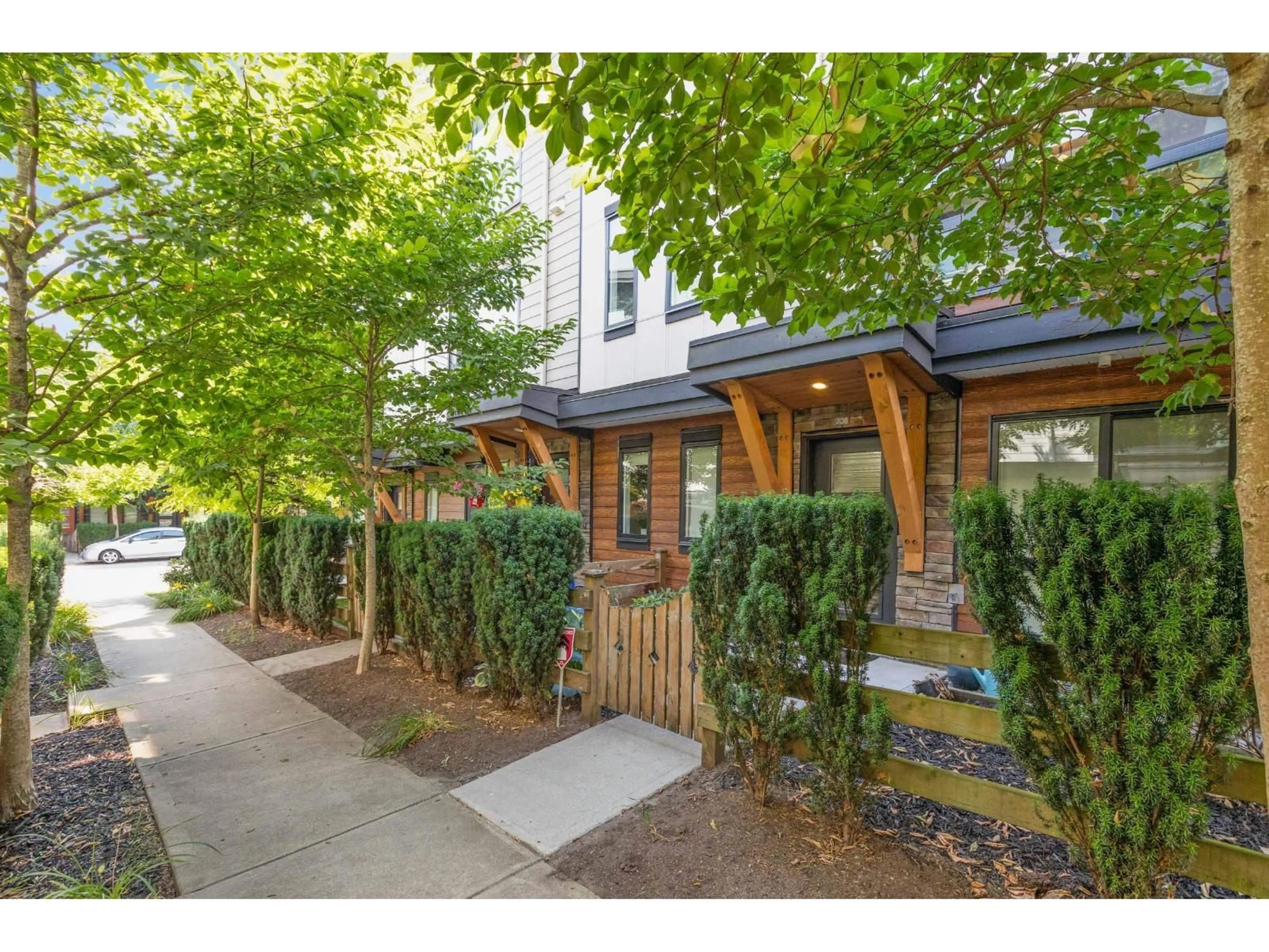 Indoor entryway for 208 - 16488 64 AVENUE, Surrey British Columbia V3S6X6