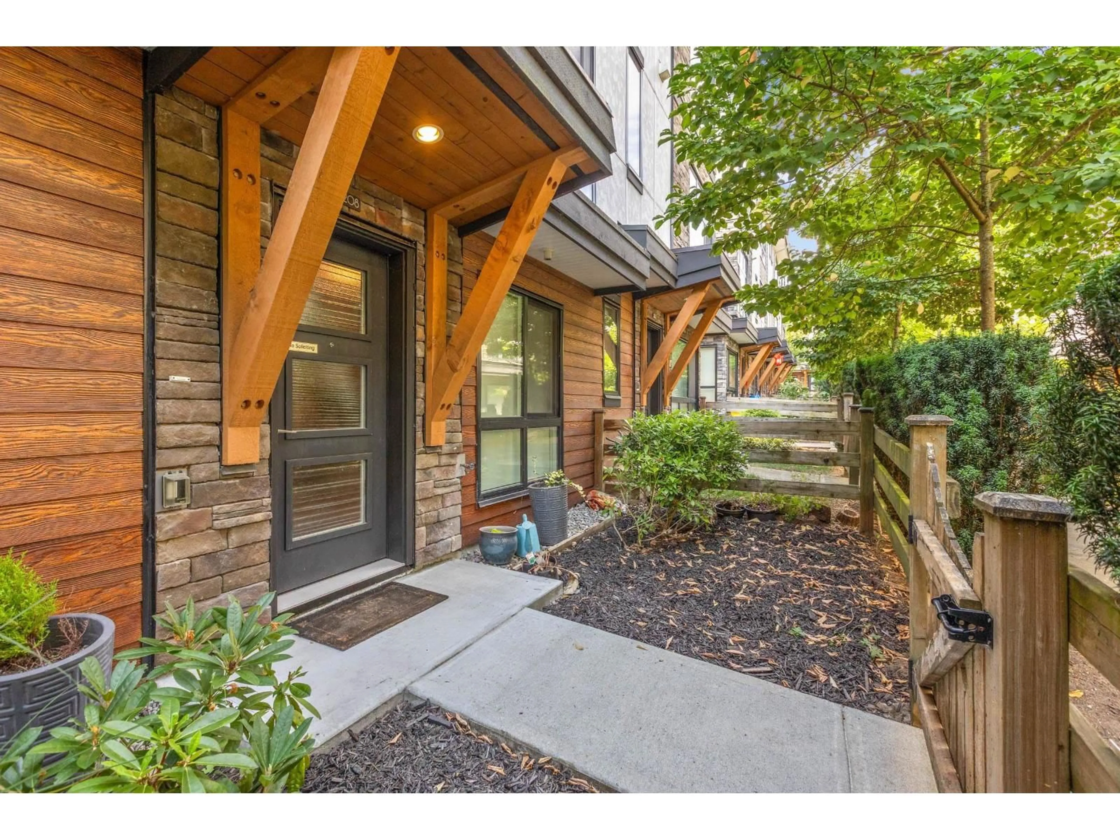 Indoor entryway for 208 - 16488 64 AVENUE, Surrey British Columbia V3S6X6
