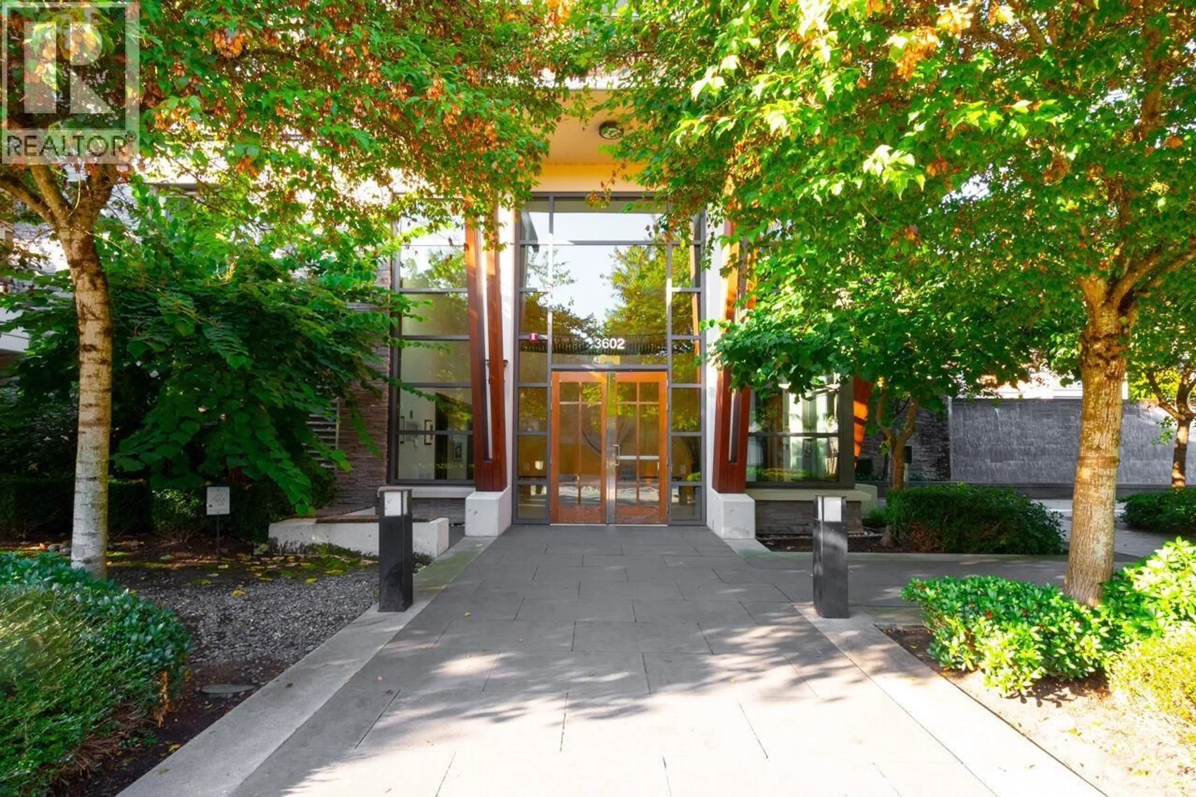 Indoor foyer for 501 - 3602 ALDERCREST DRIVE, North Vancouver British Columbia V7G0A2