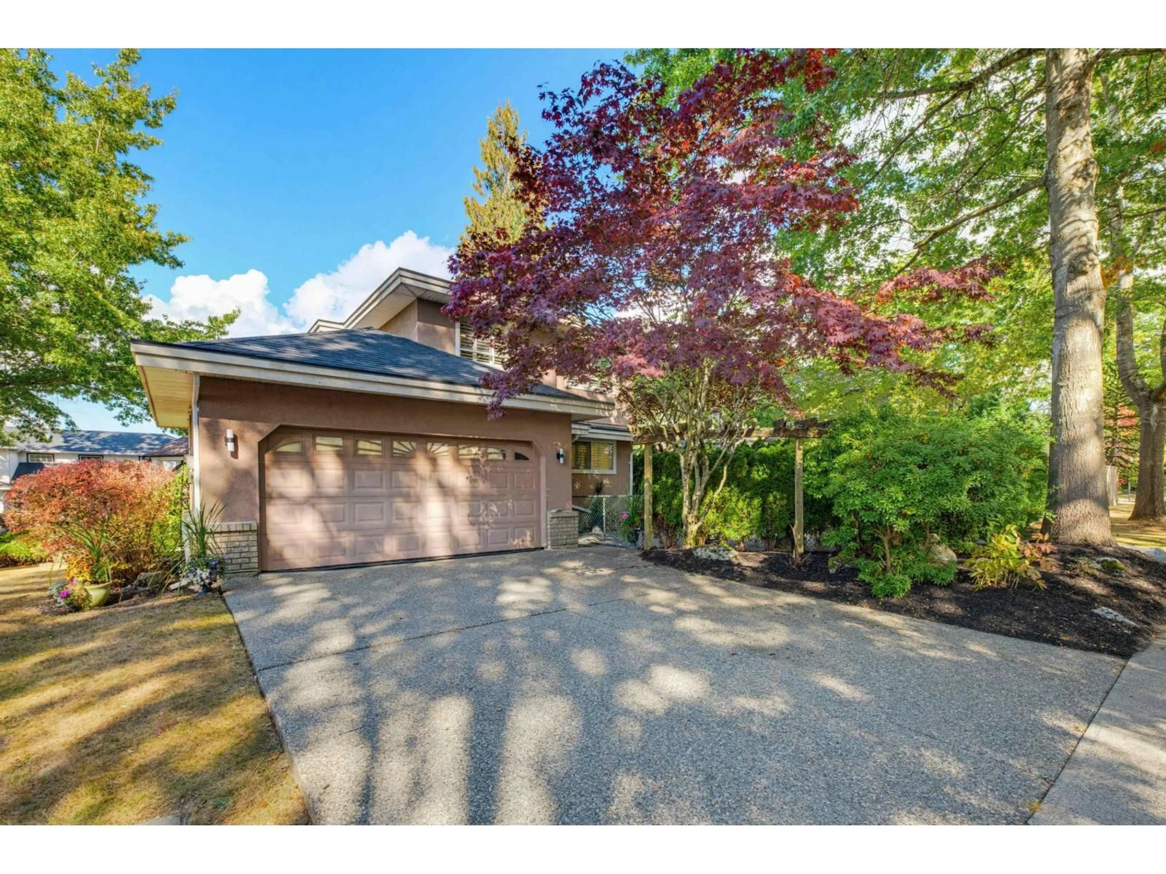 A pic from outside/outdoor area/front of a property/back of a property/a pic from drone, street for 4642 219 STREET, Langley British Columbia V3A9H7