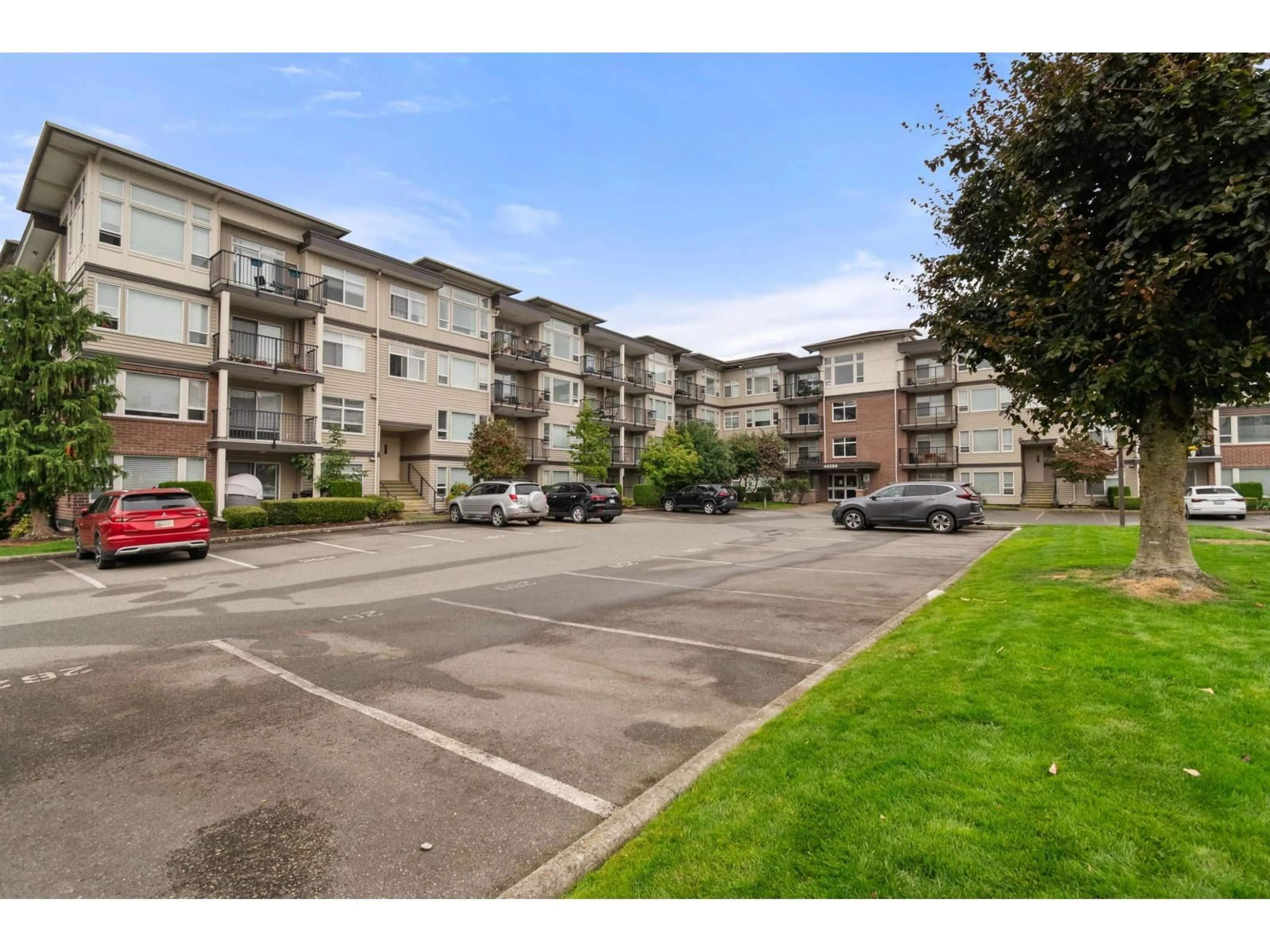 A pic from outside/outdoor area/front of a property/back of a property/a pic from drone, unknown for 206 - 46289 YALE ROAD, Chilliwack British Columbia V2P0B9