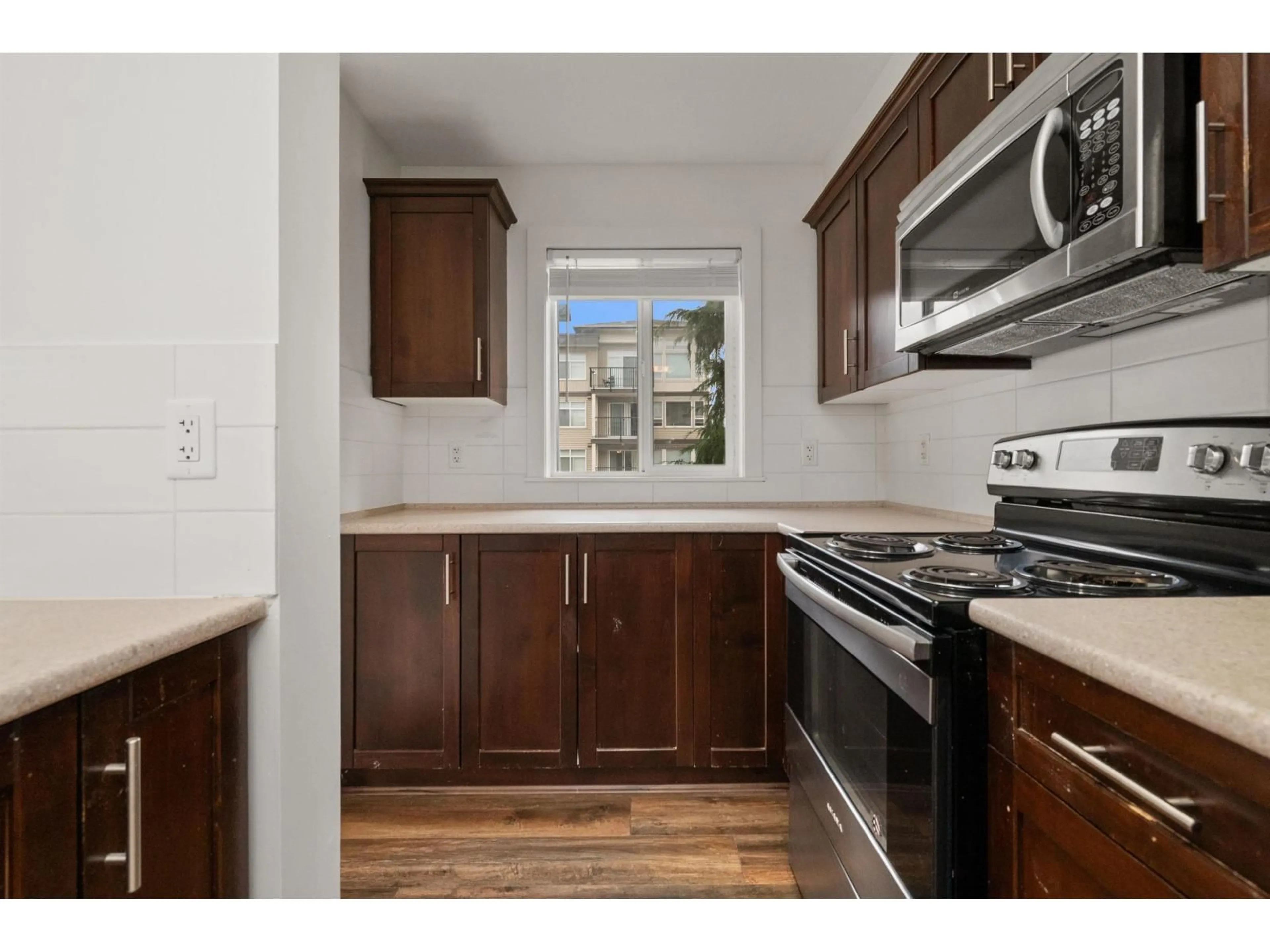 Standard kitchen, wood/laminate floor for 206 - 46289 YALE ROAD, Chilliwack British Columbia V2P0B9
