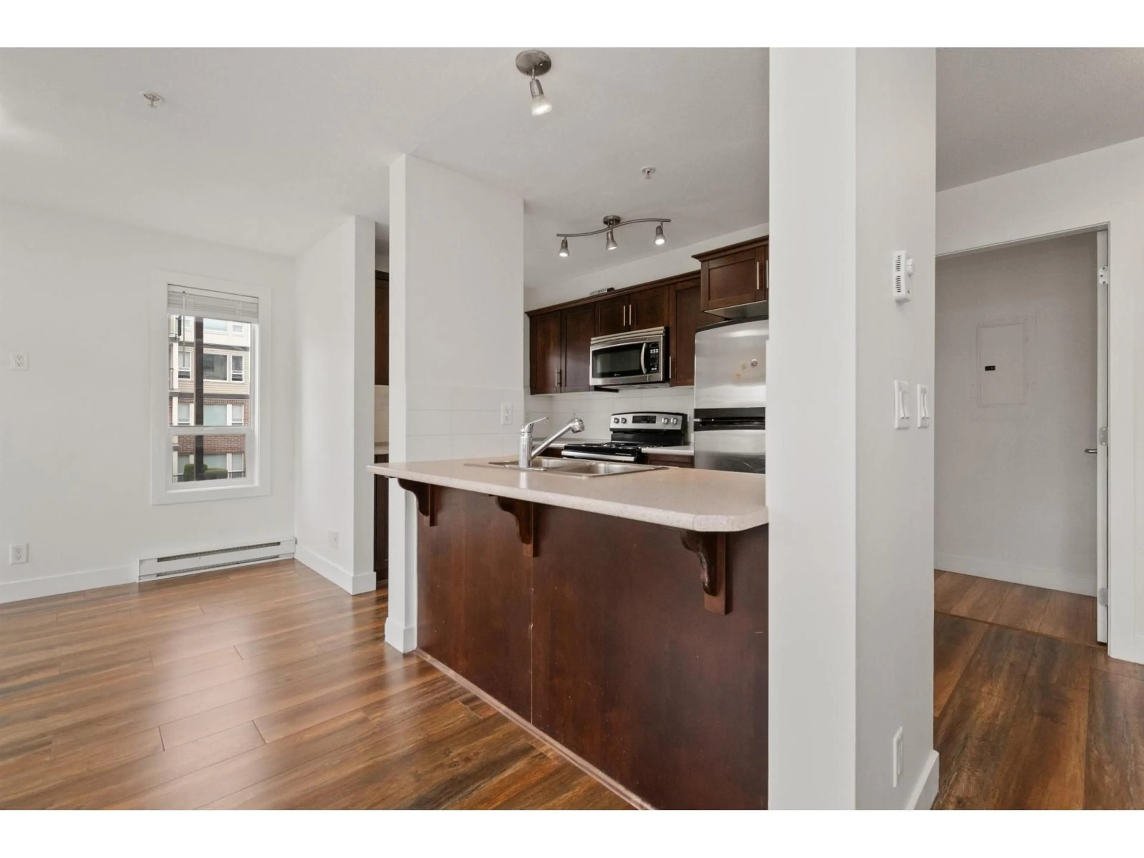 Open concept kitchen, wood/laminate floor for 206 - 46289 YALE ROAD, Chilliwack British Columbia V2P0B9