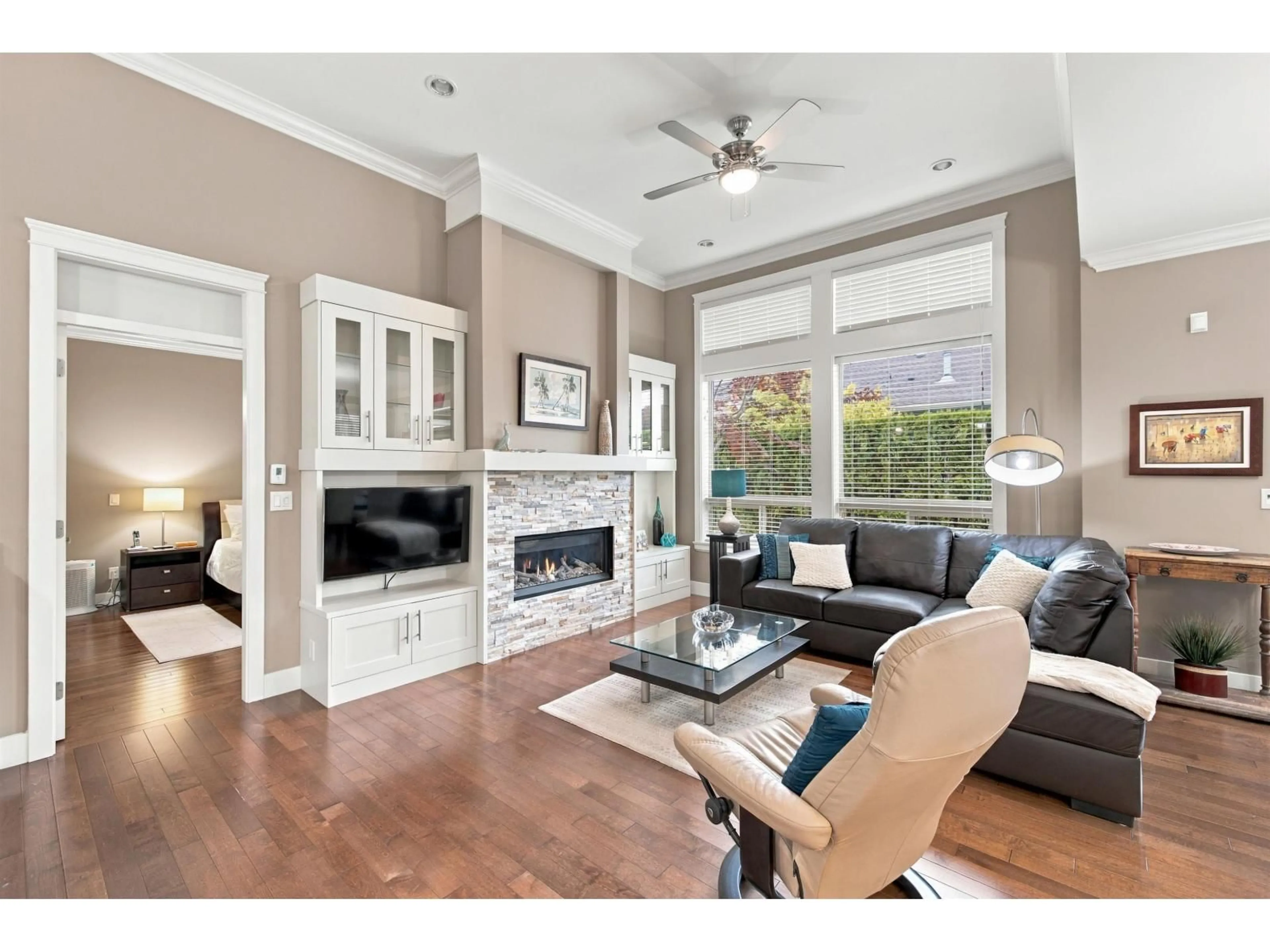 Living room with furniture, unknown for 72 - 350 174 STREET, Surrey British Columbia V3S2N8