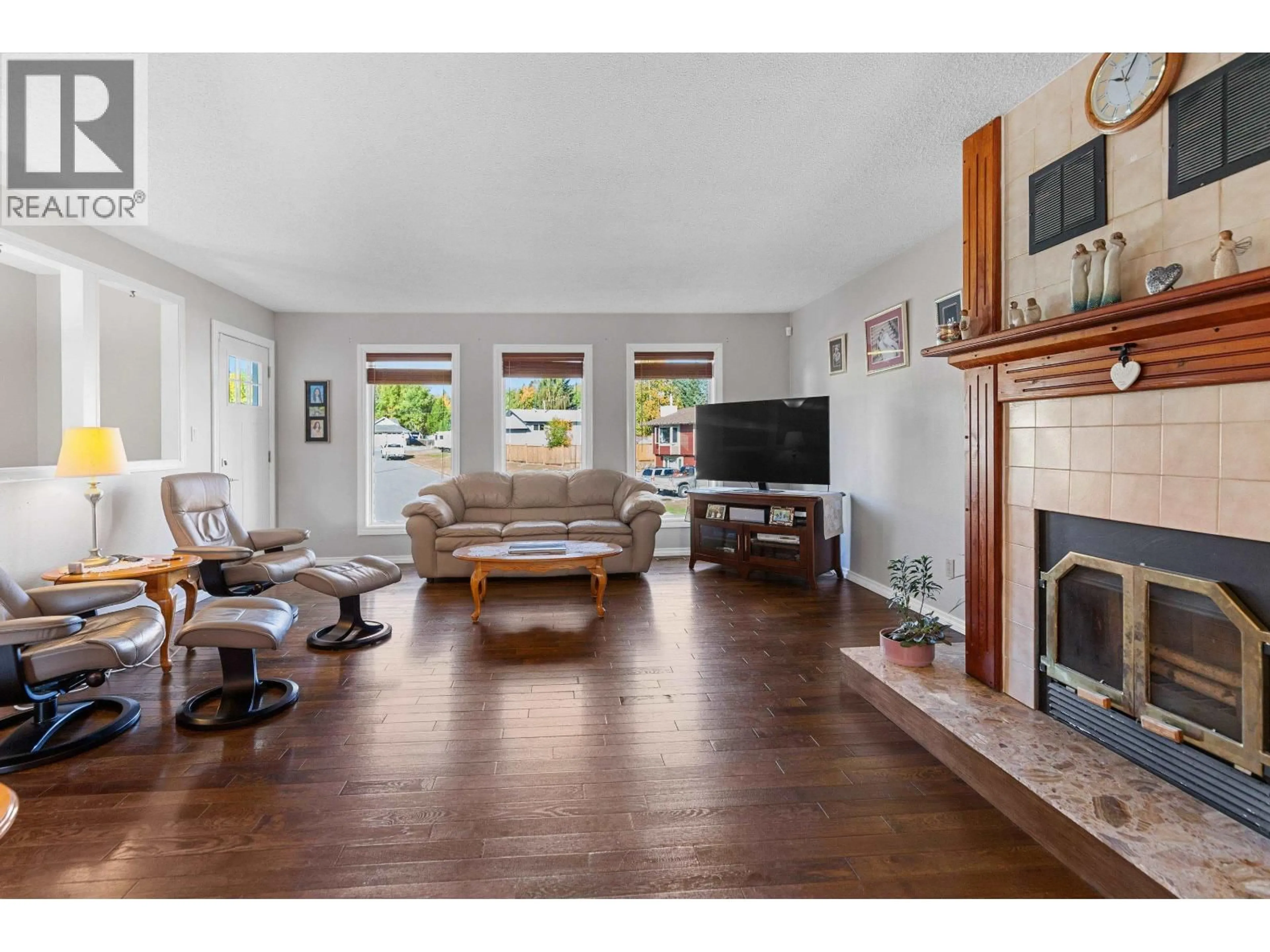 Living room with furniture, wood/laminate floor for 5833 MOLEDO PLACE, Prince George British Columbia V2N6T1