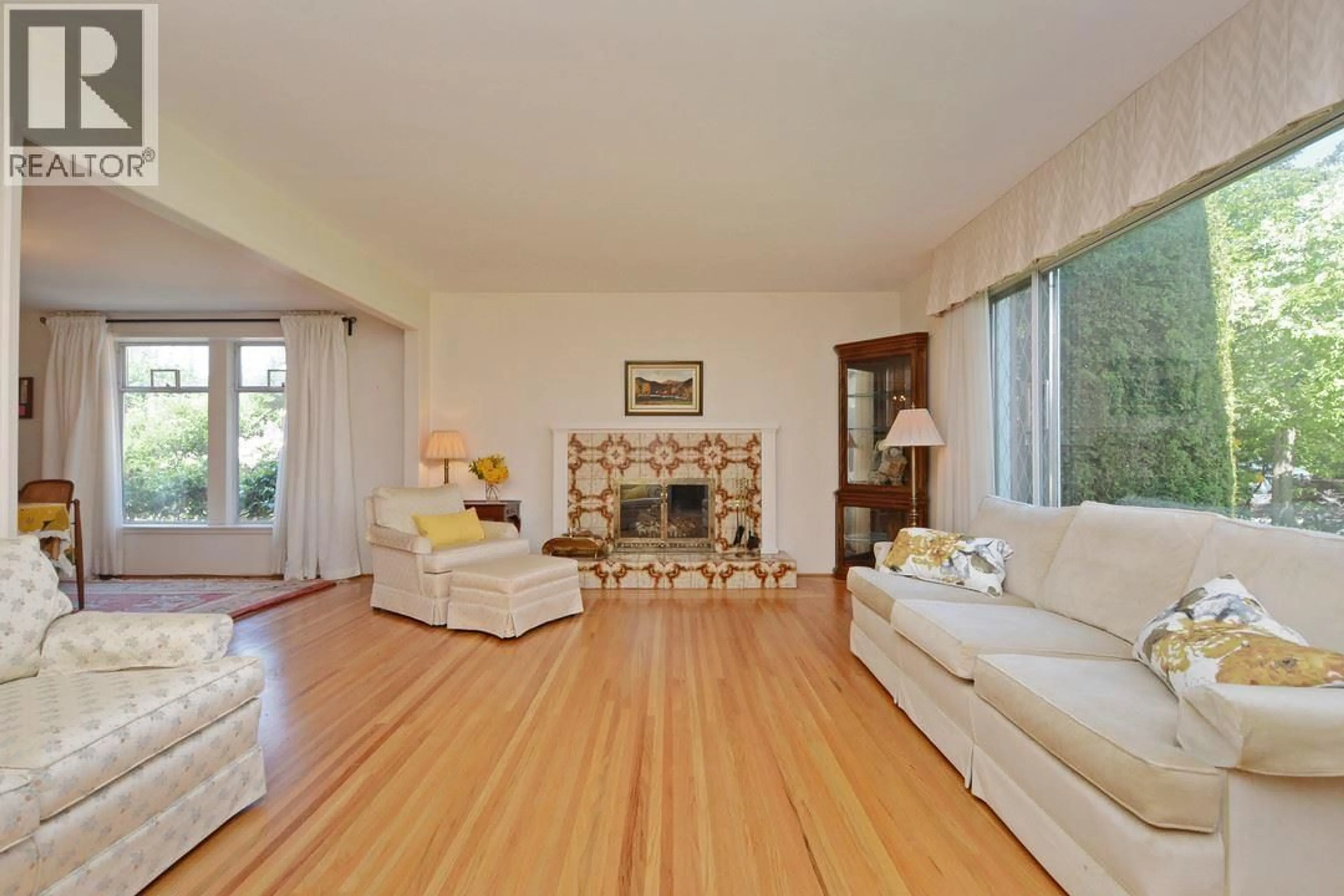 Living room with furniture, unknown for 1223 52 STREET, Delta British Columbia V4M2Z1