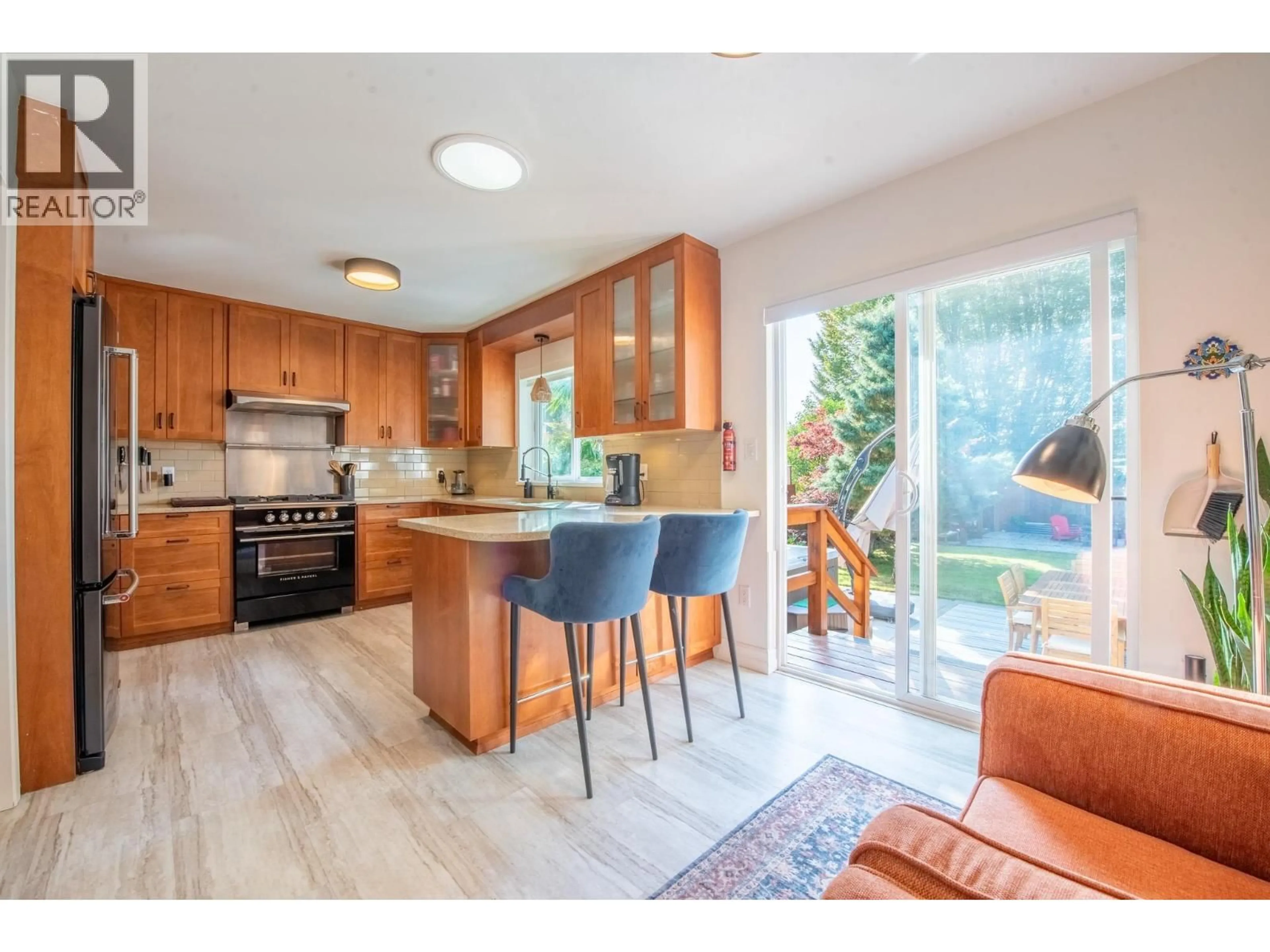 Open concept kitchen, unknown for 841 O'SHEA ROAD, Gibsons British Columbia V0N1V8