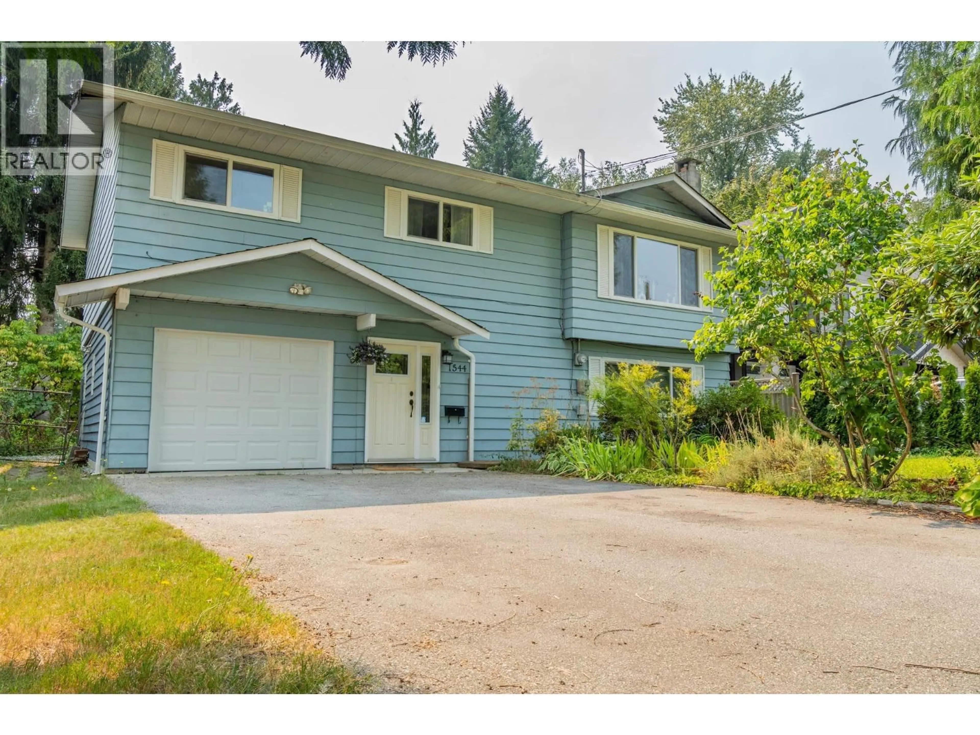 Home with vinyl exterior material, street for 1544 ROBERTSON AVENUE, Port Coquitlam British Columbia V3B1E1