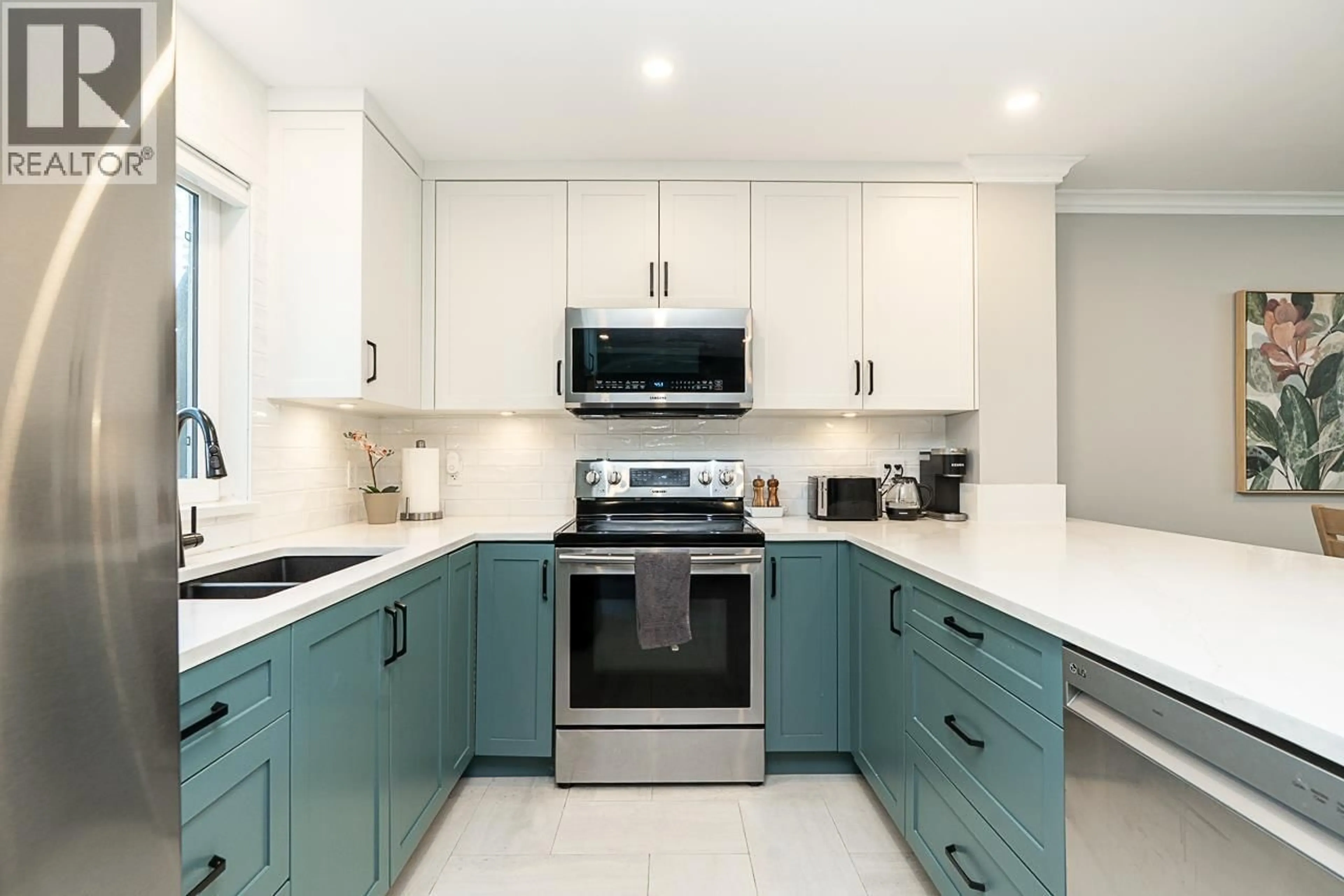 Open concept kitchen, ceramic/tile floor for 3 - 5501 LADNER TRUNK ROAD, Delta British Columbia V4K1X1
