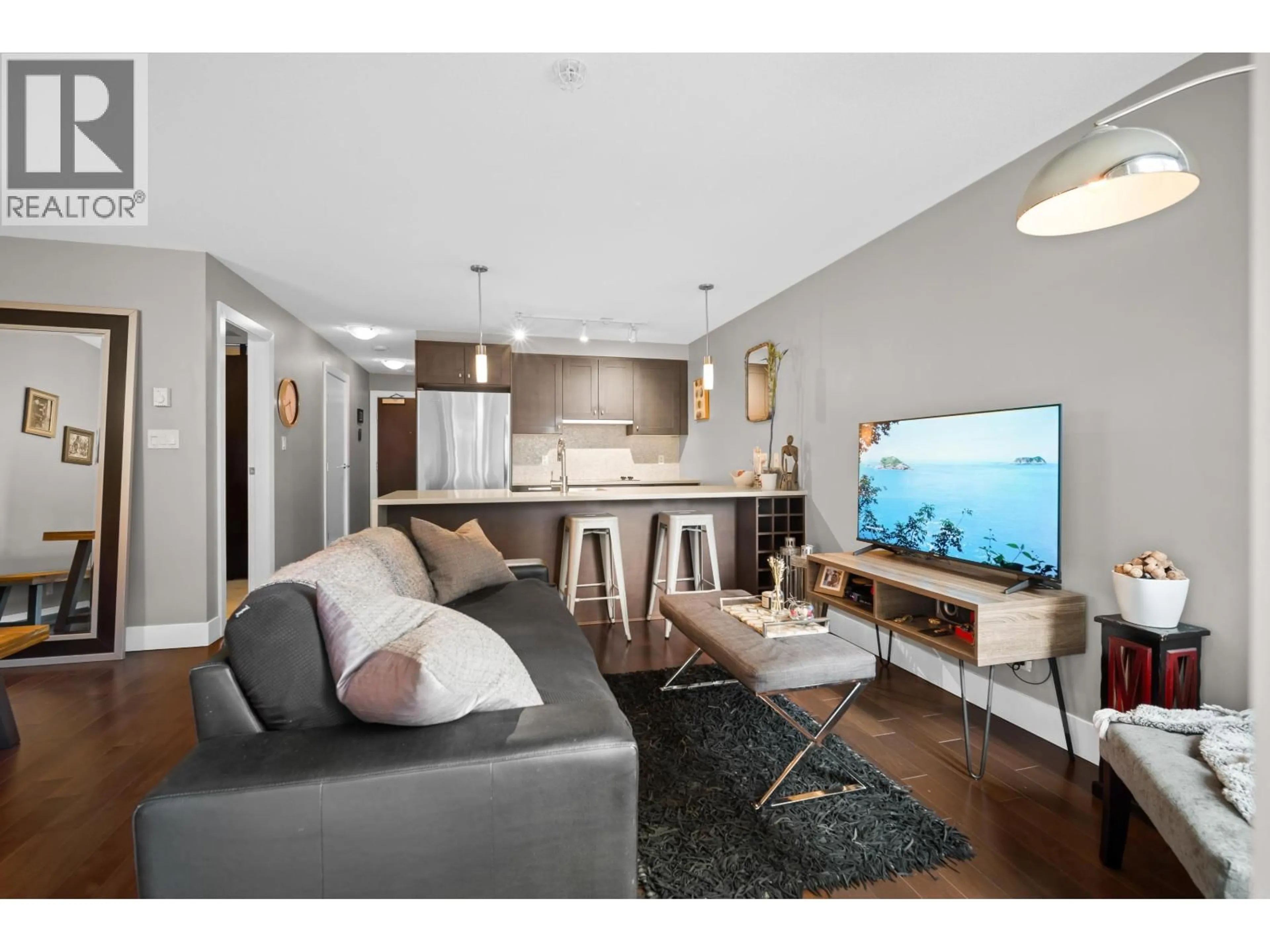 Living room with furniture, wood/laminate floor for 708 - 888 HOMER STREET, Vancouver British Columbia V6B0H7