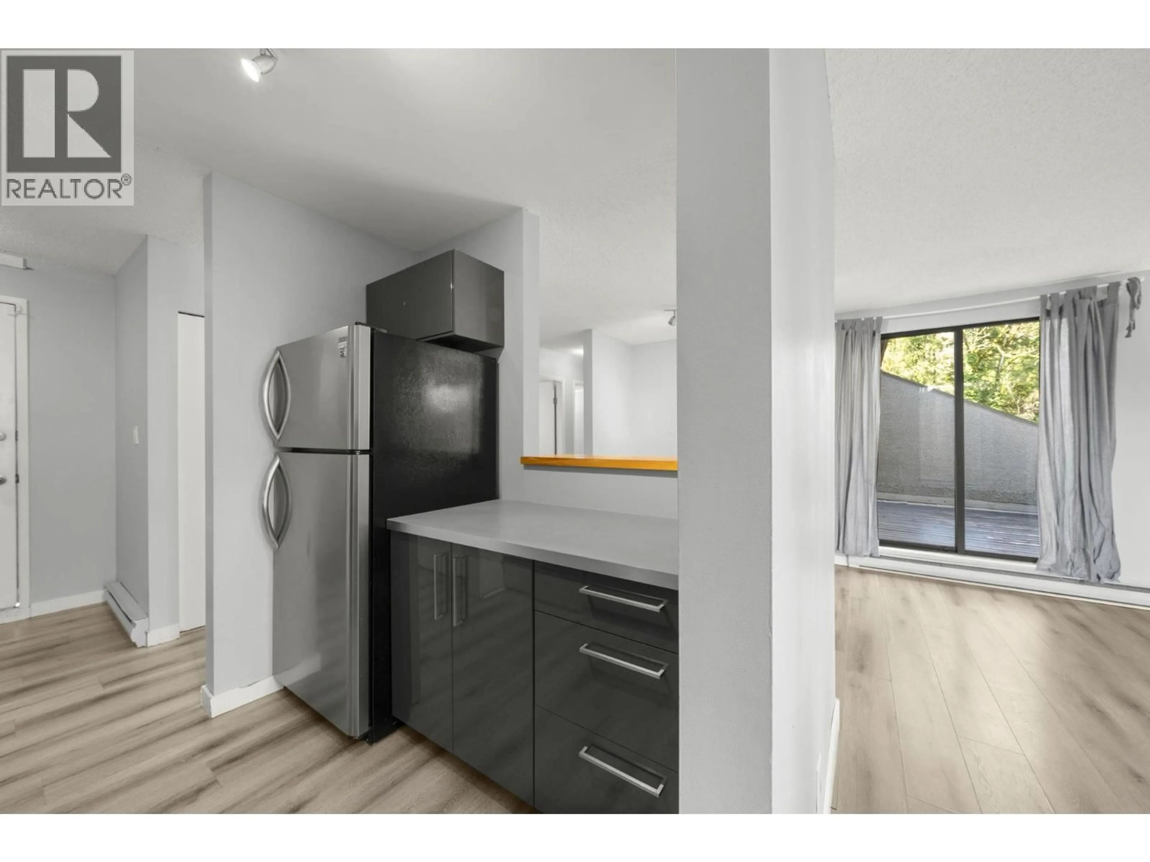 Standard kitchen, unknown for 304 - 9128 CAPELLA DRIVE, Burnaby British Columbia V3J7K3