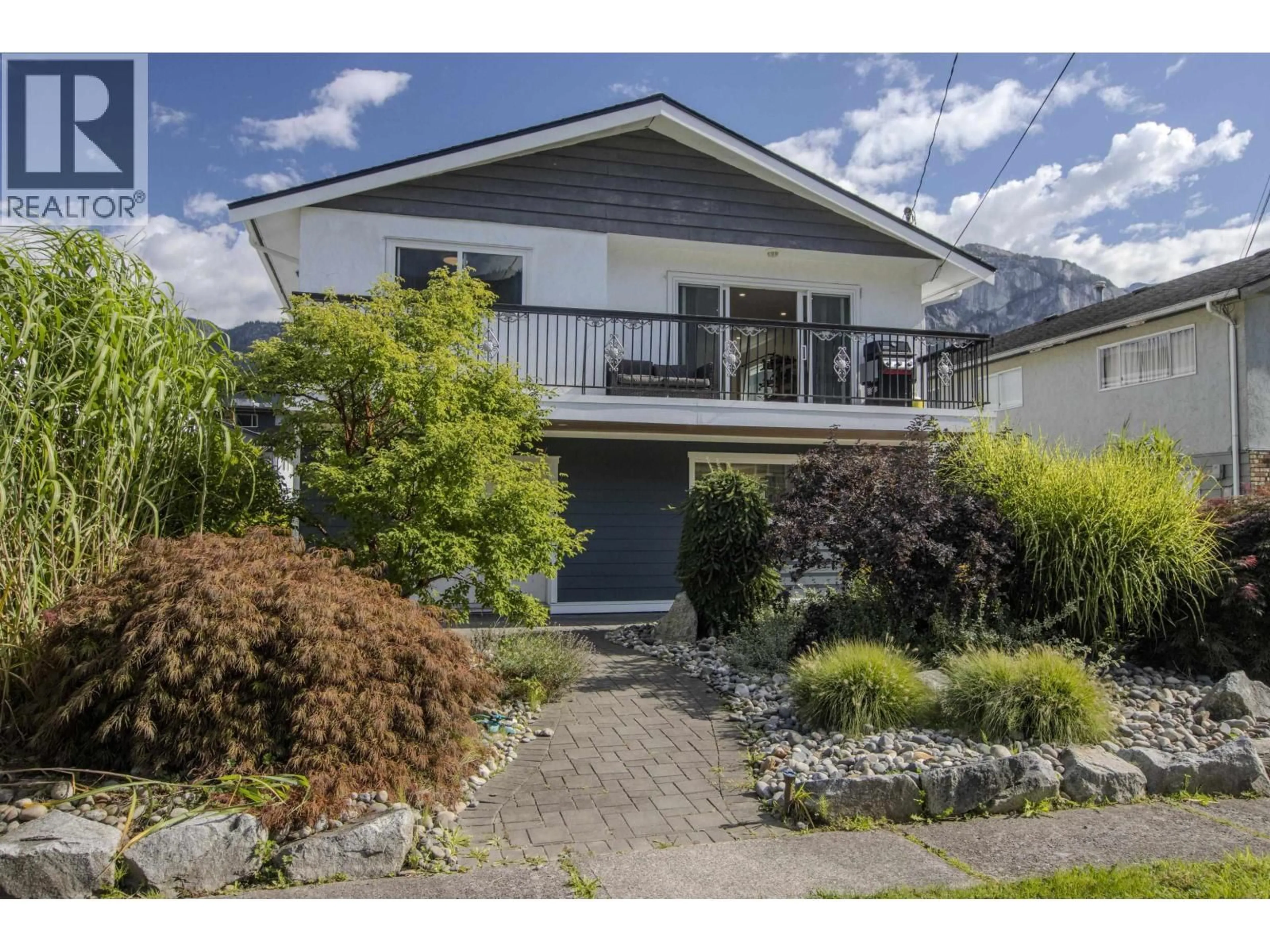 A pic from outside/outdoor area/front of a property/back of a property/a pic from drone, street for 38012 FIFTH AVENUE, Squamish British Columbia V8B0B4