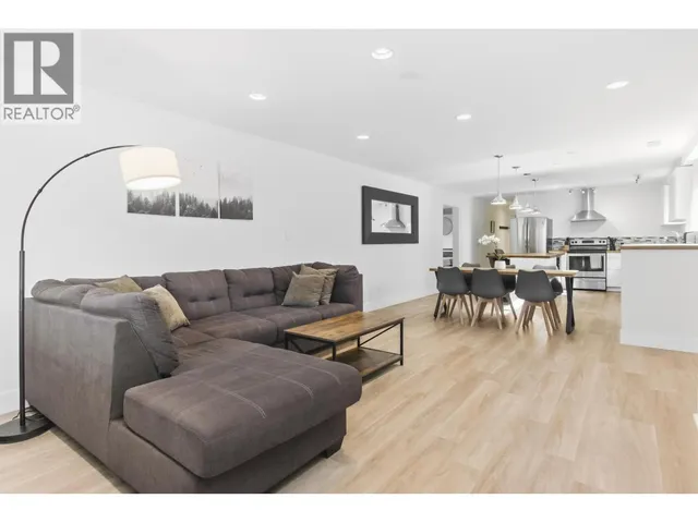 38012 FIFTH AVENUE, Squamish 3
