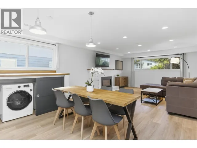 38012 FIFTH AVENUE, Squamish 4