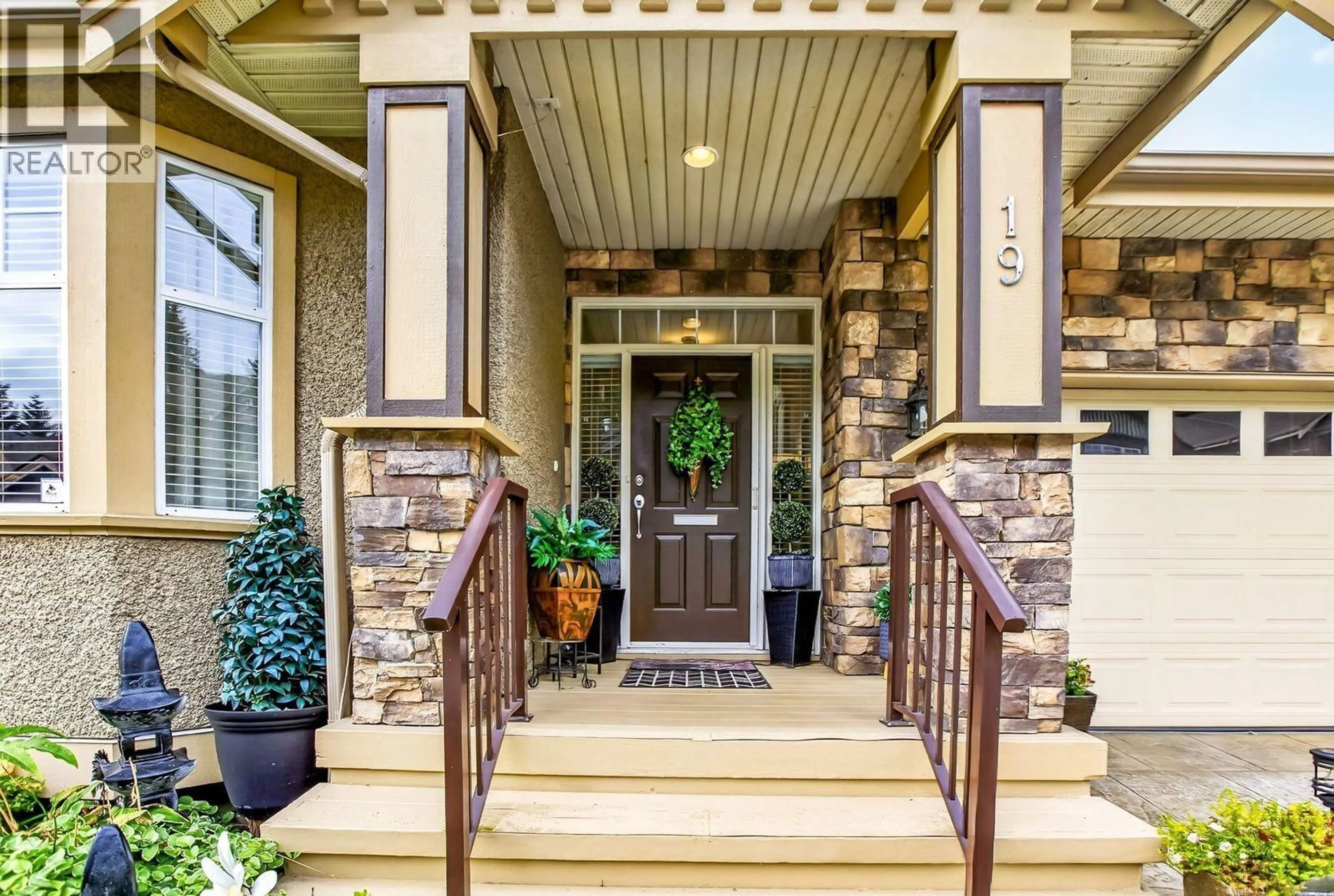 Indoor entryway for 19 - 11442 BEST STREET, Maple Ridge British Columbia V2X7C7