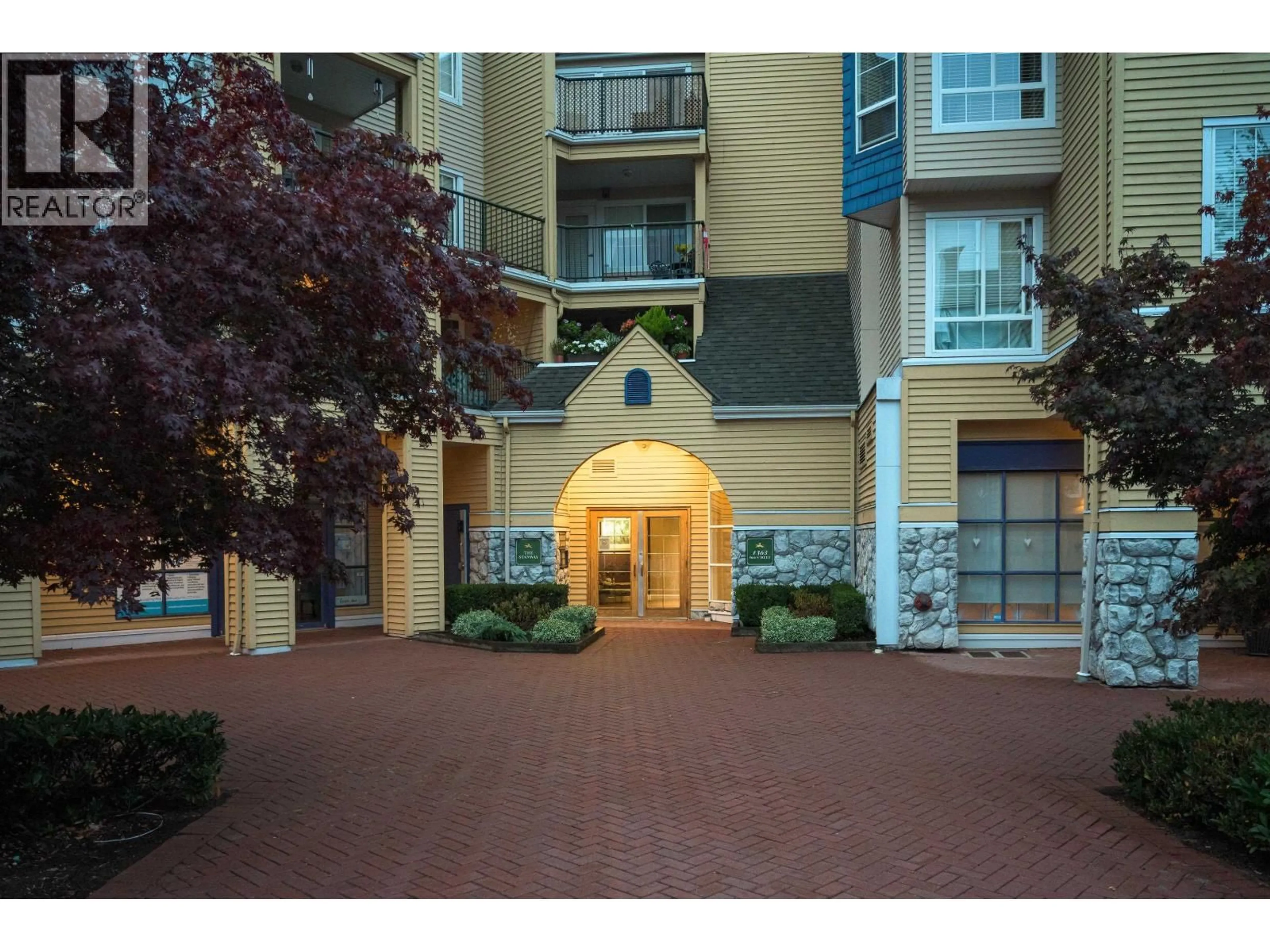 Indoor foyer for 205 - 1363 56 STREET, Delta British Columbia V4L2P7