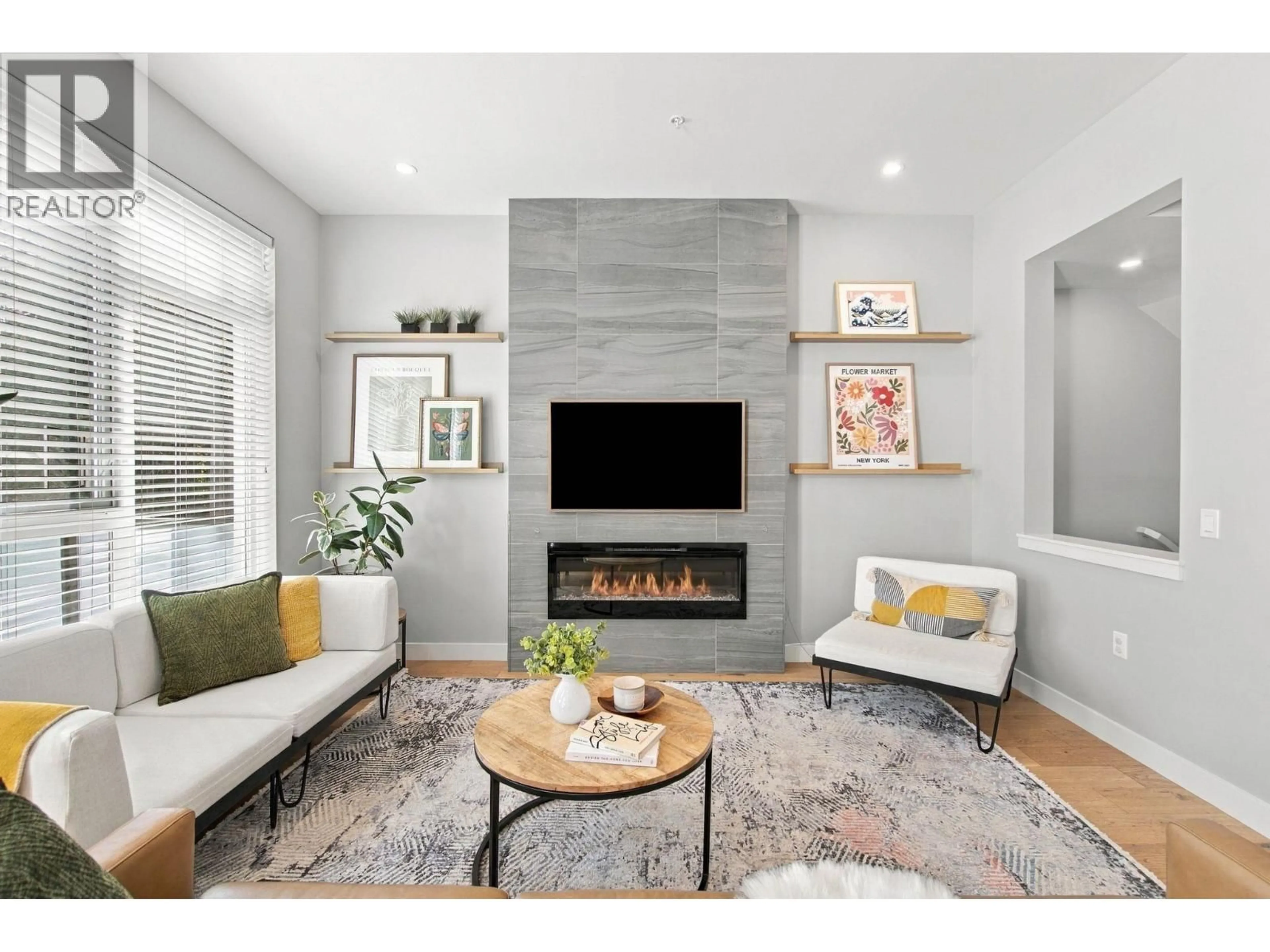 Living room with furniture, unknown for 4682 CAPILANO ROAD, North Vancouver British Columbia V7R4K3