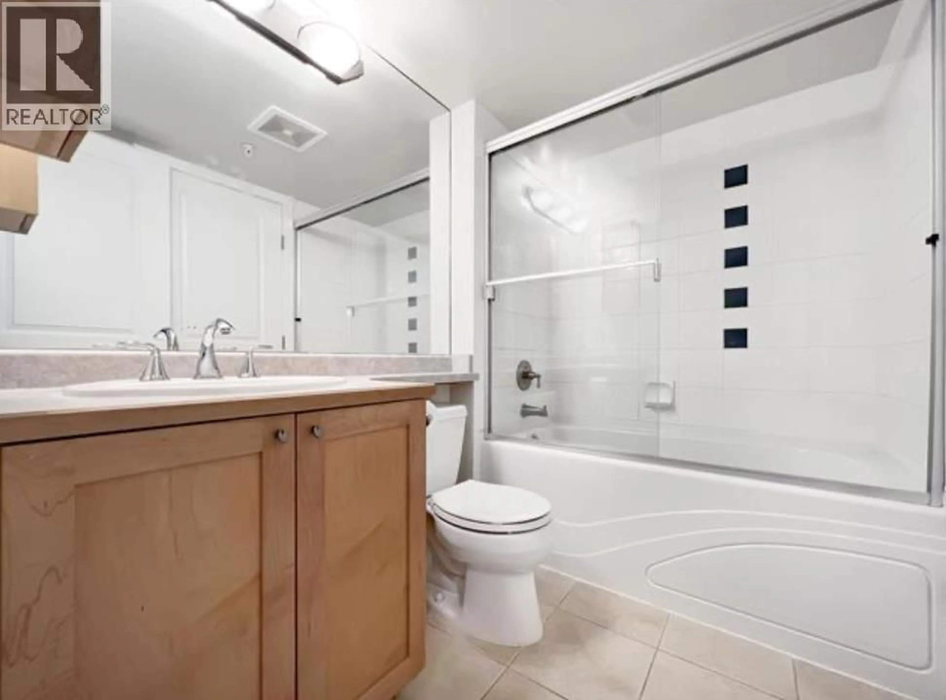 Standard bathroom, ceramic/tile floor for 208 - 3580 41ST AVENUE, Vancouver British Columbia V6N3E6