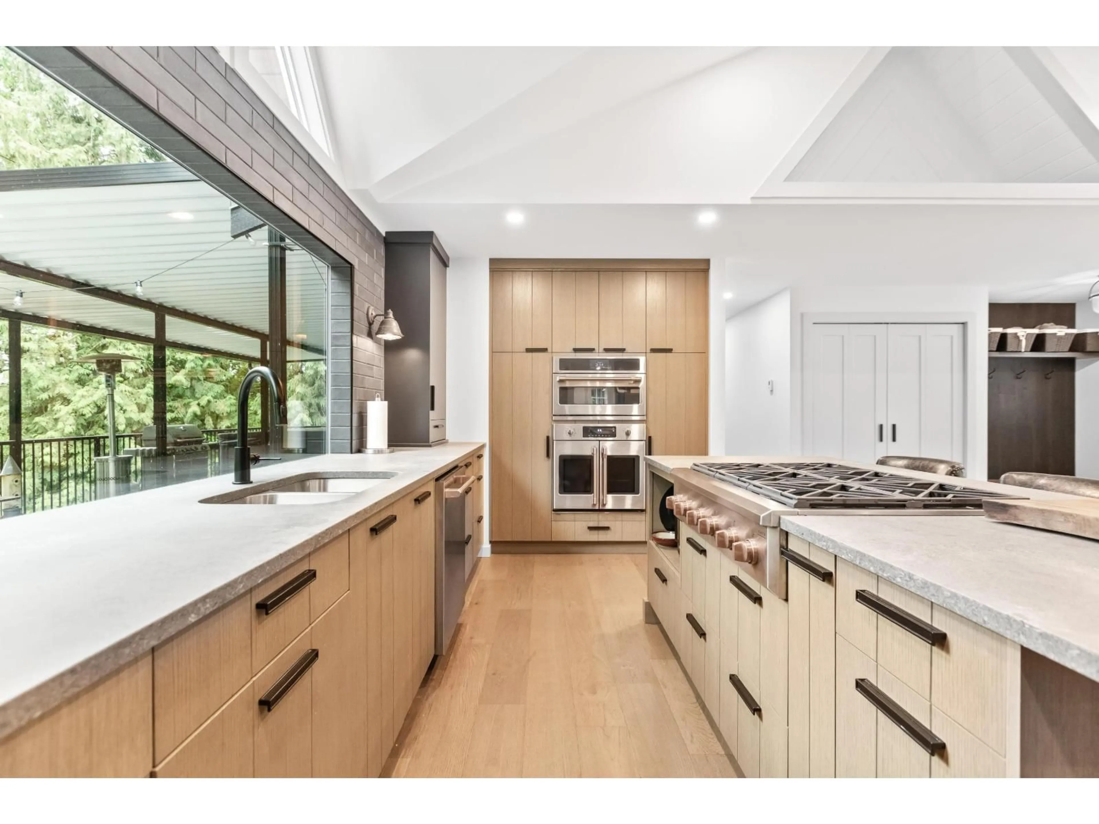Contemporary kitchen, unknown for 31648 GROVE AVENUE, Mission British Columbia V4S1E6
