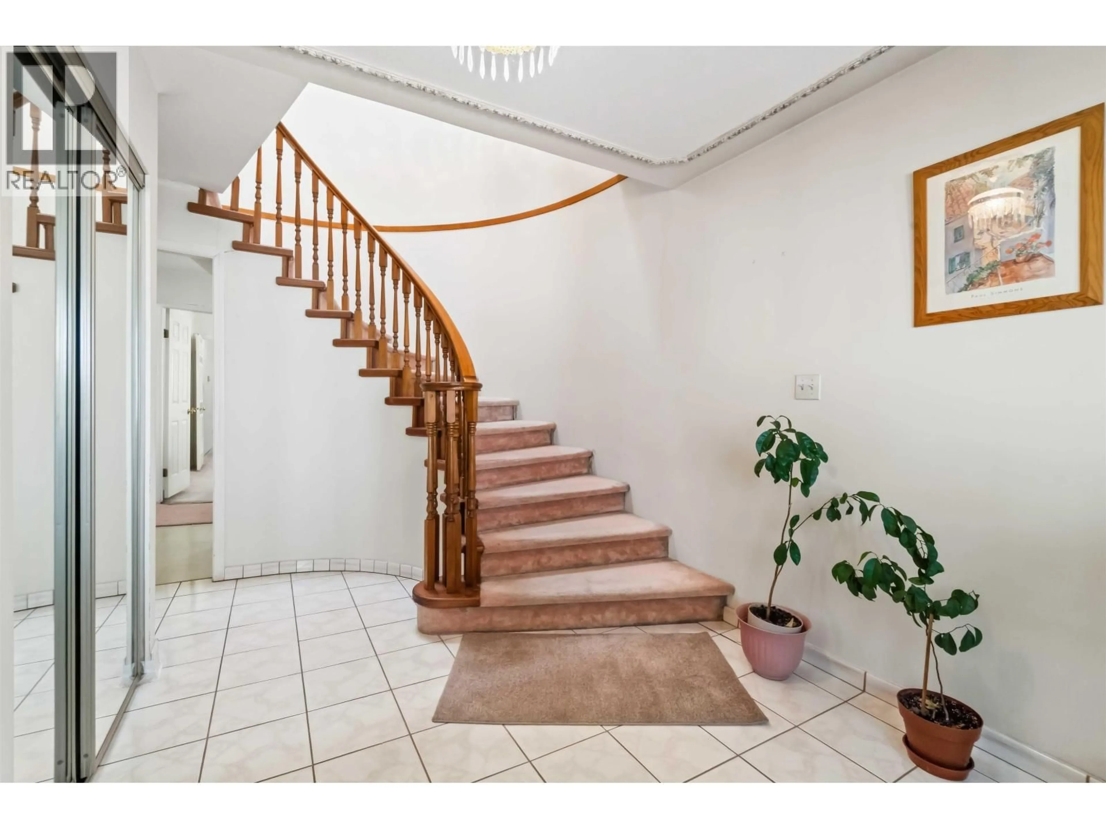 Indoor foyer for 2168 27TH AVENUE, Vancouver British Columbia V5N2W9