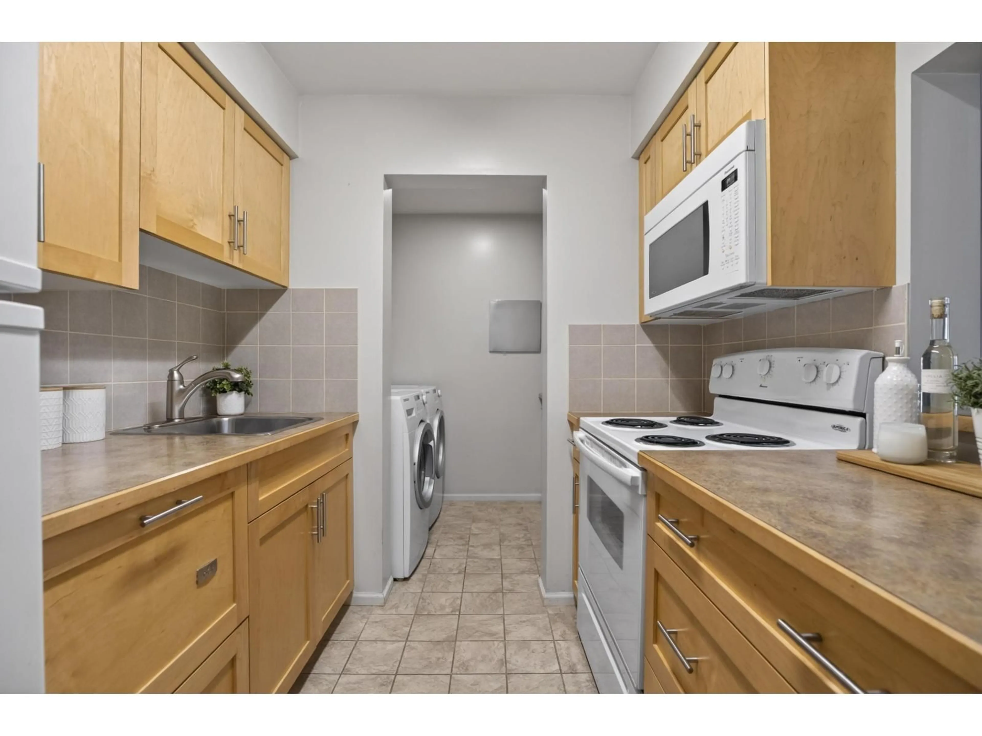 Standard kitchen, unknown for 203 - 1410 BLACKWOOD STREET, White Rock British Columbia V4B3V4