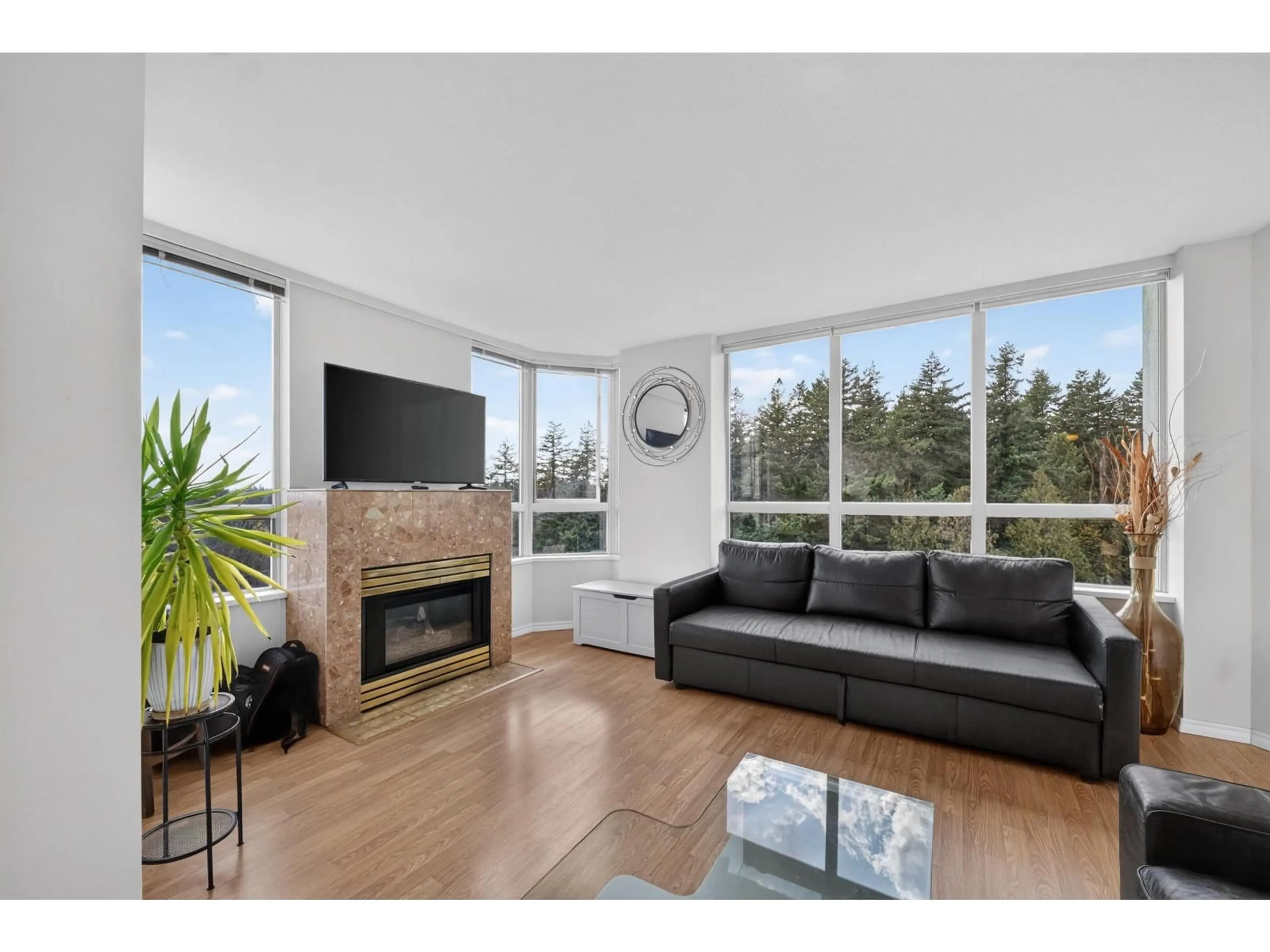 Living room with furniture, unknown for 1502 - 10082 148 STREET, Surrey British Columbia V3R0S3