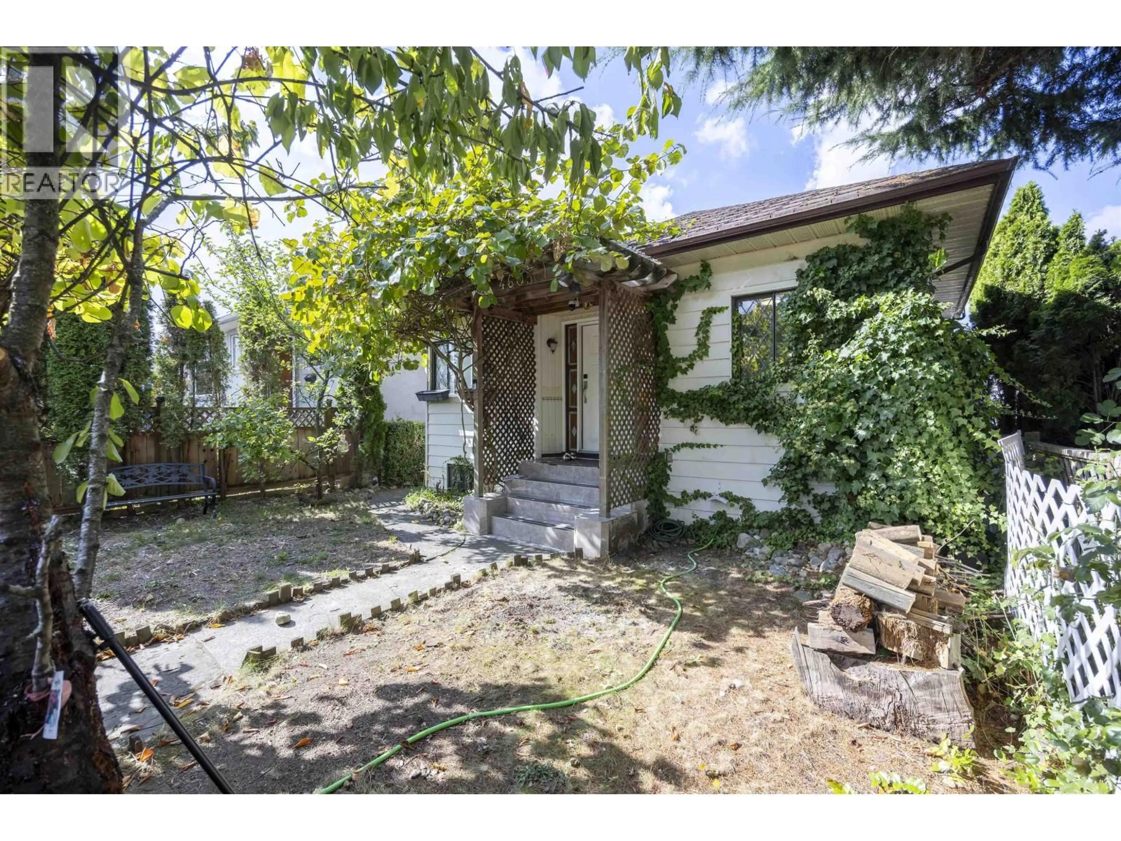 Patio, street for 4605 RUPERT STREET, Vancouver British Columbia V5R2J4