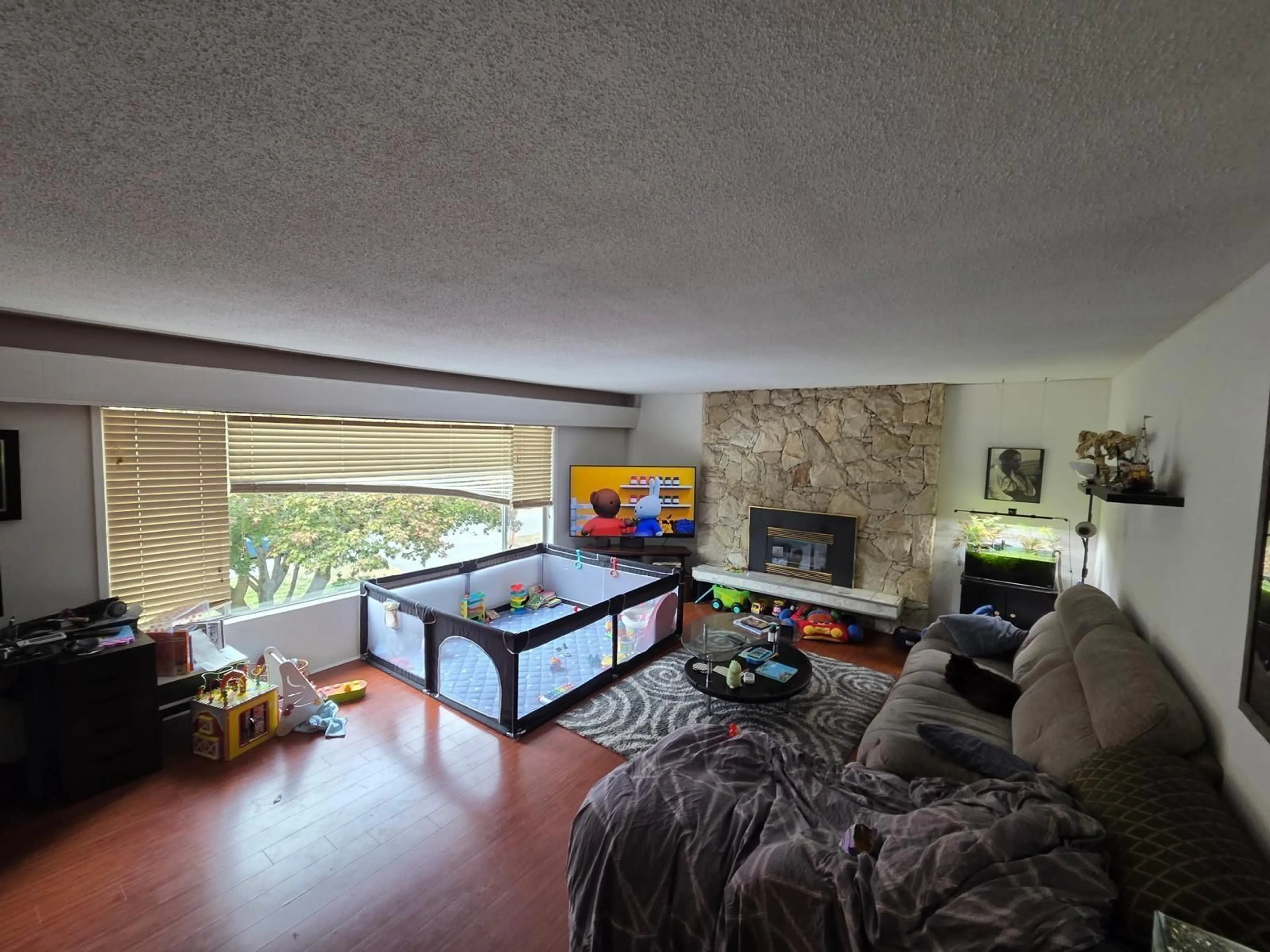 Living room with furniture, unknown for 12704 107A AVENUE, Surrey British Columbia V3V3J2