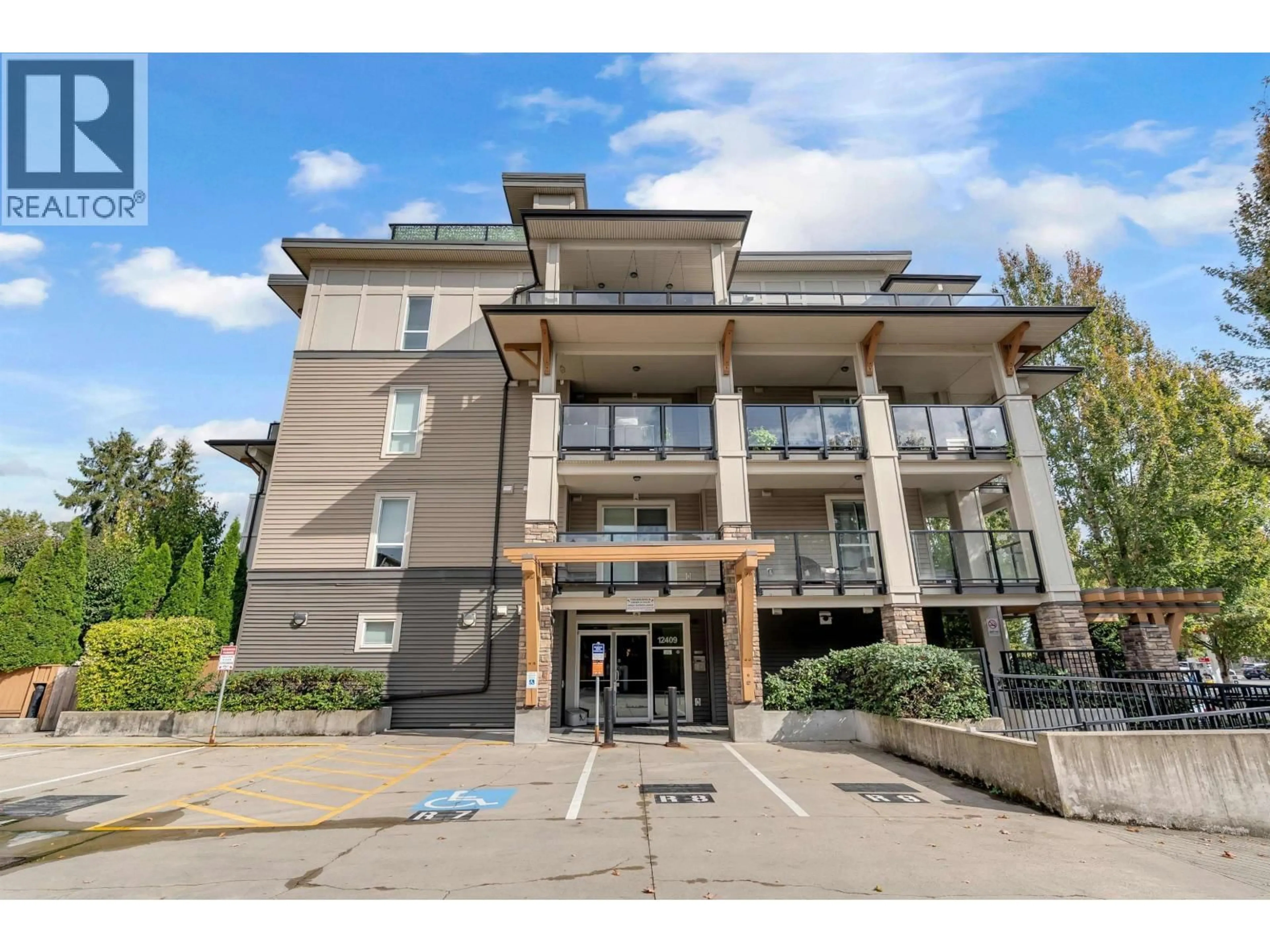 Indoor foyer for 308 - 12409 HARRIS ROAD, Pitt Meadows British Columbia V3Y0E7