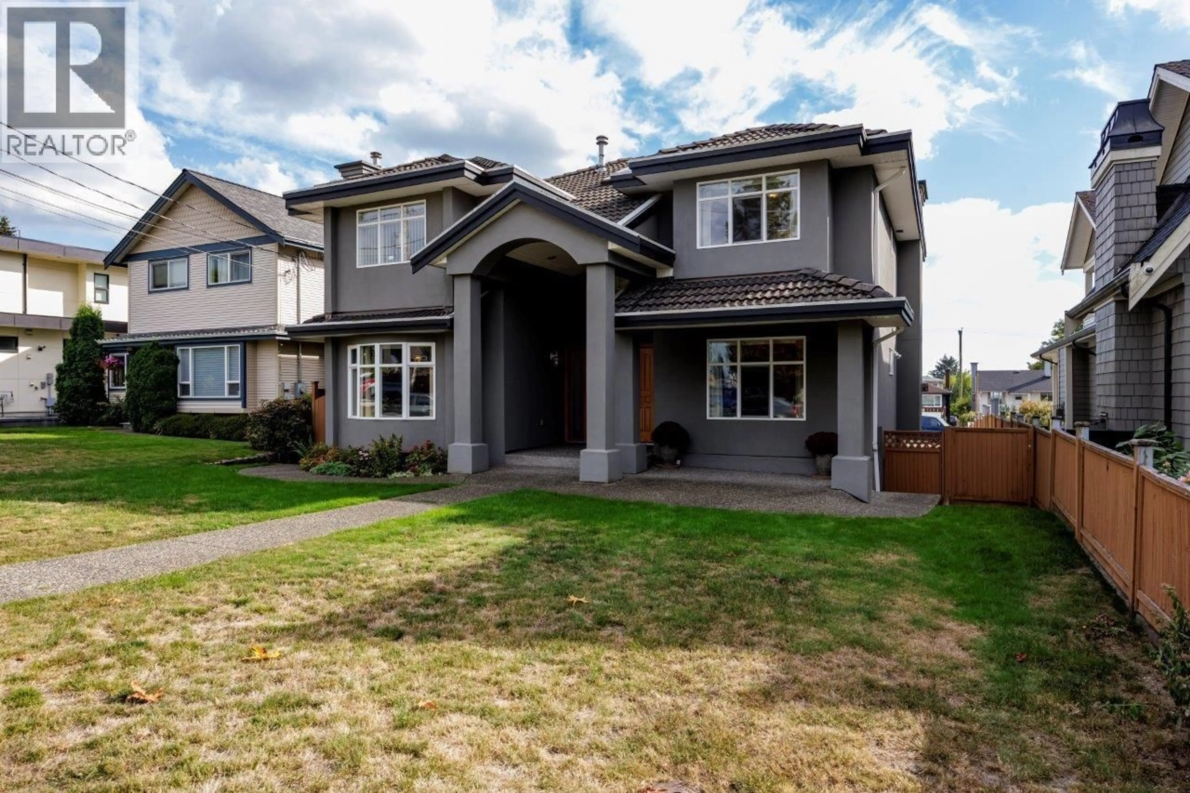 Home with vinyl exterior material, street for 449 16TH STREET, North Vancouver British Columbia V7L2T4