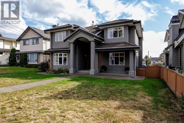 449 16TH STREET, North Vancouver 2