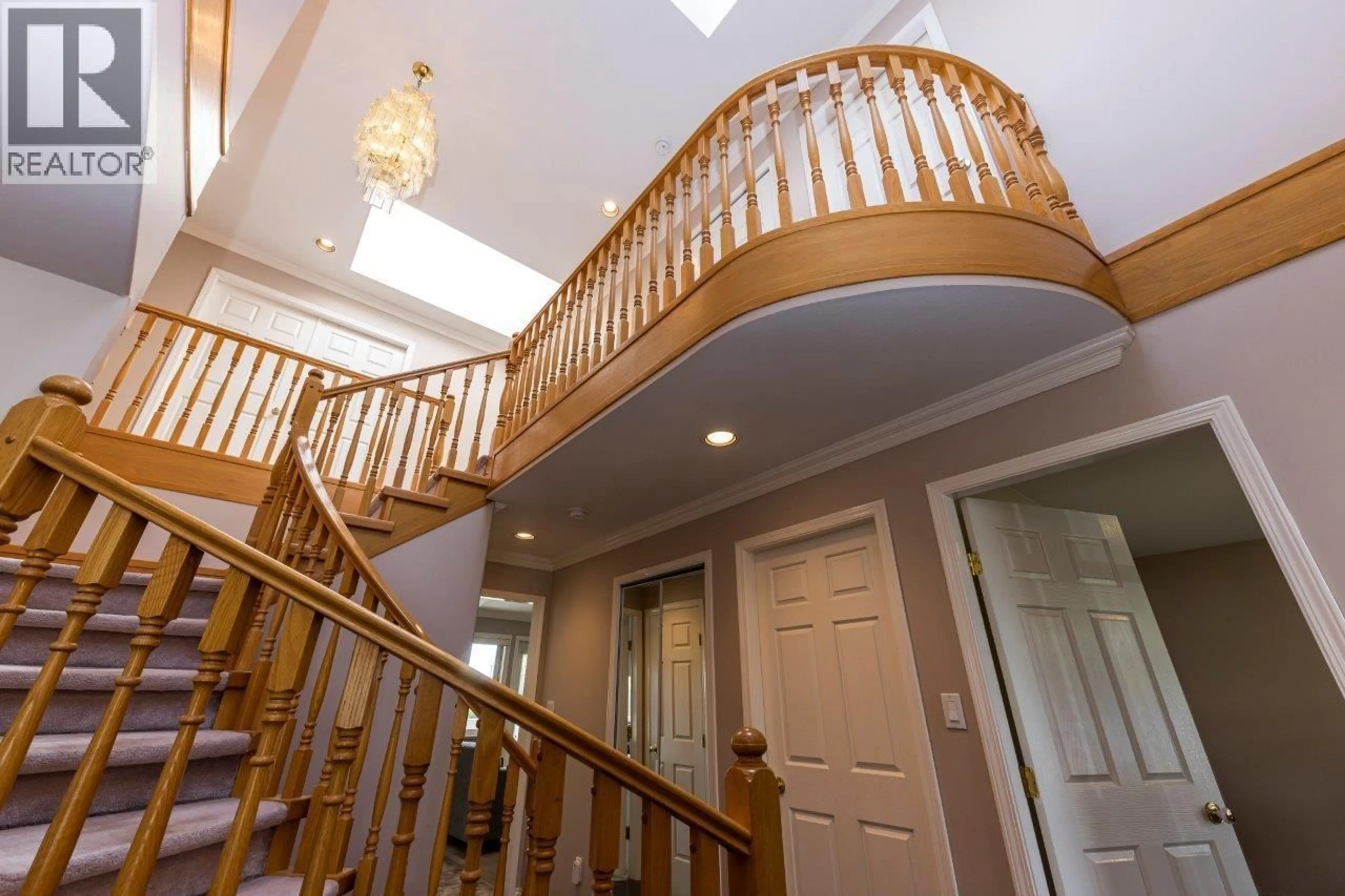 Indoor foyer for 449 16TH STREET, North Vancouver British Columbia V7L2T4