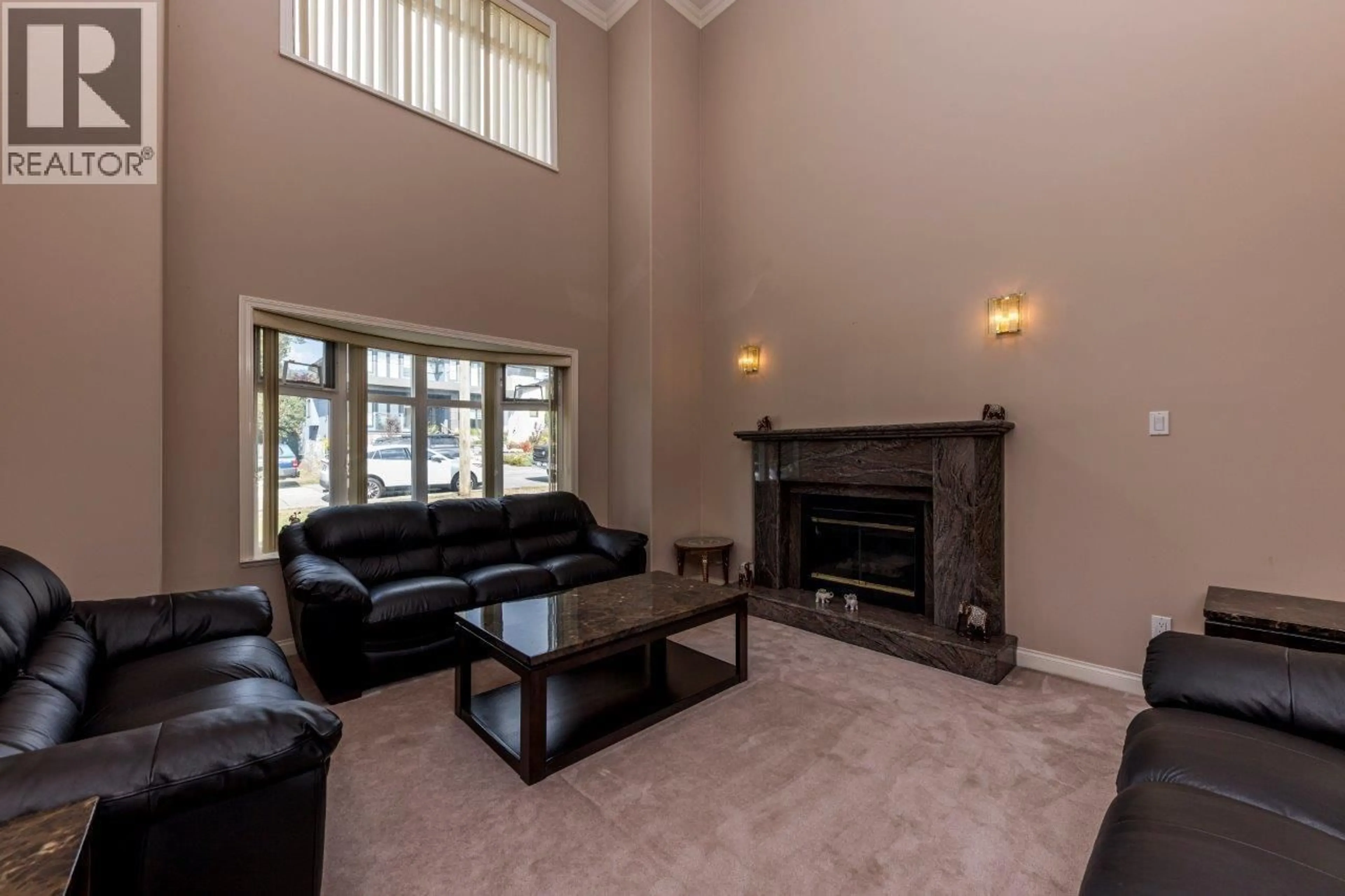 Living room with furniture, unknown for 449 16TH STREET, North Vancouver British Columbia V7L2T4