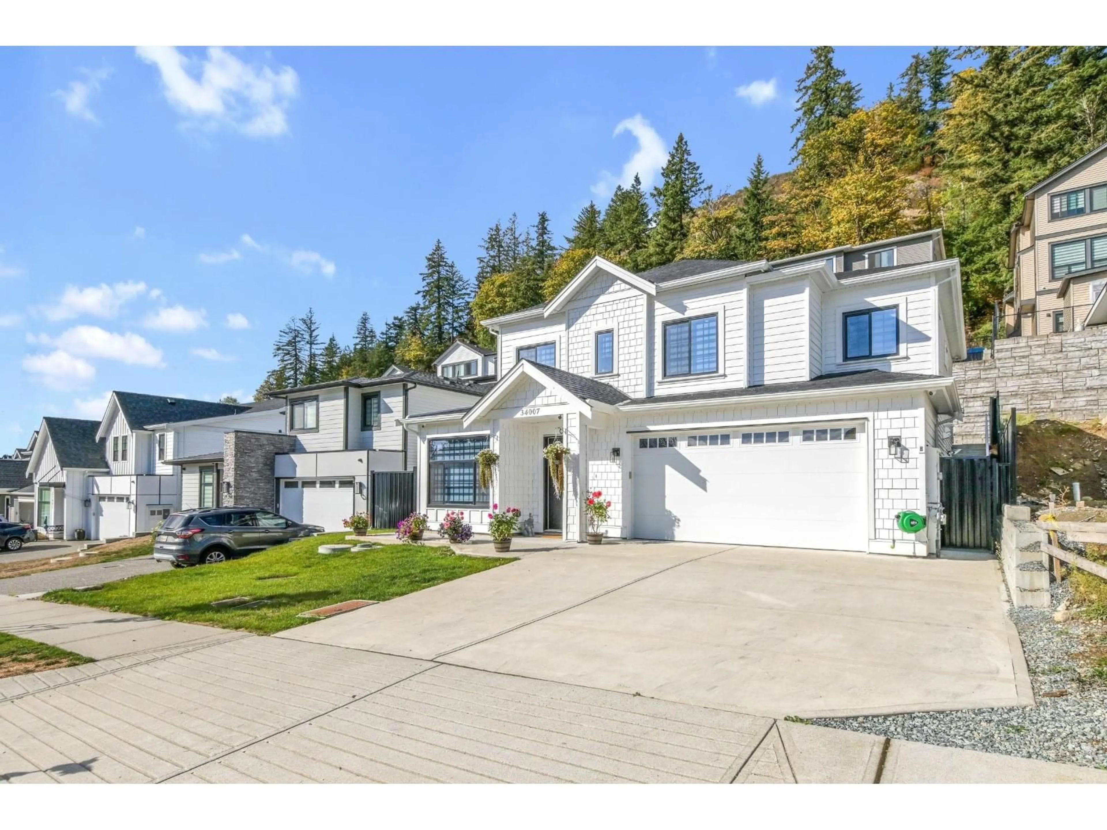 Home with vinyl exterior material, mountain view for 34007 BARKER COURT, Mission British Columbia V2V6B2