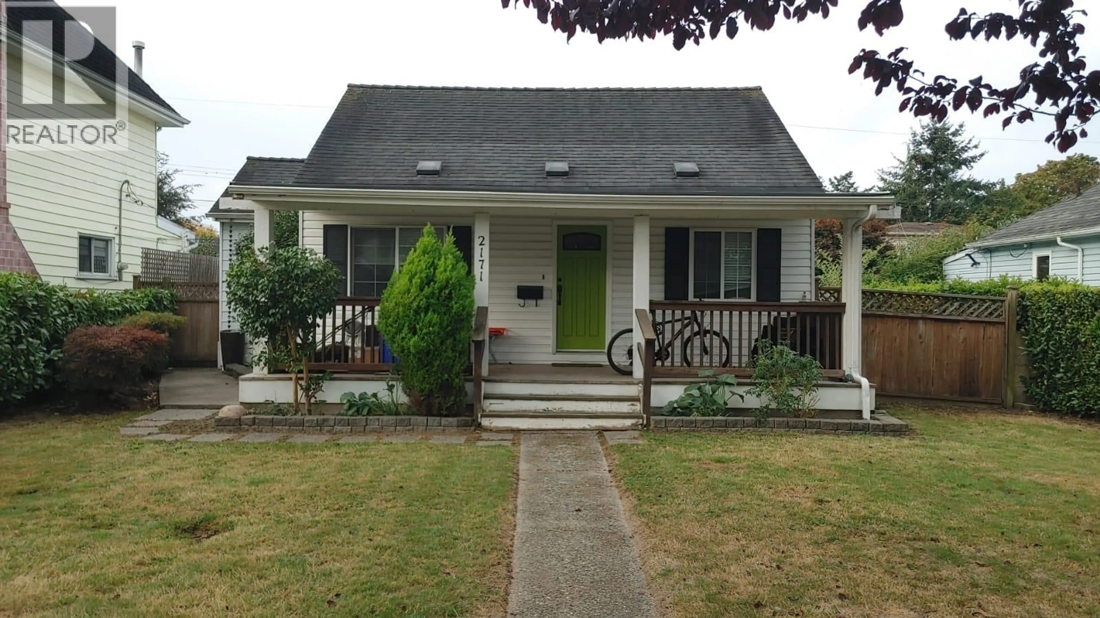 Home with vinyl exterior material, street for 2171 STIRLING AVENUE, Richmond British Columbia V7B1J6
