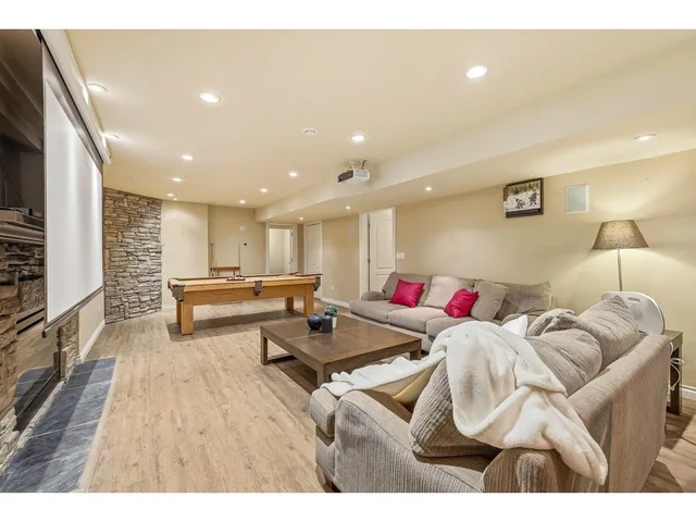 3528 CANTERBURY DRIVE, Surrey 3